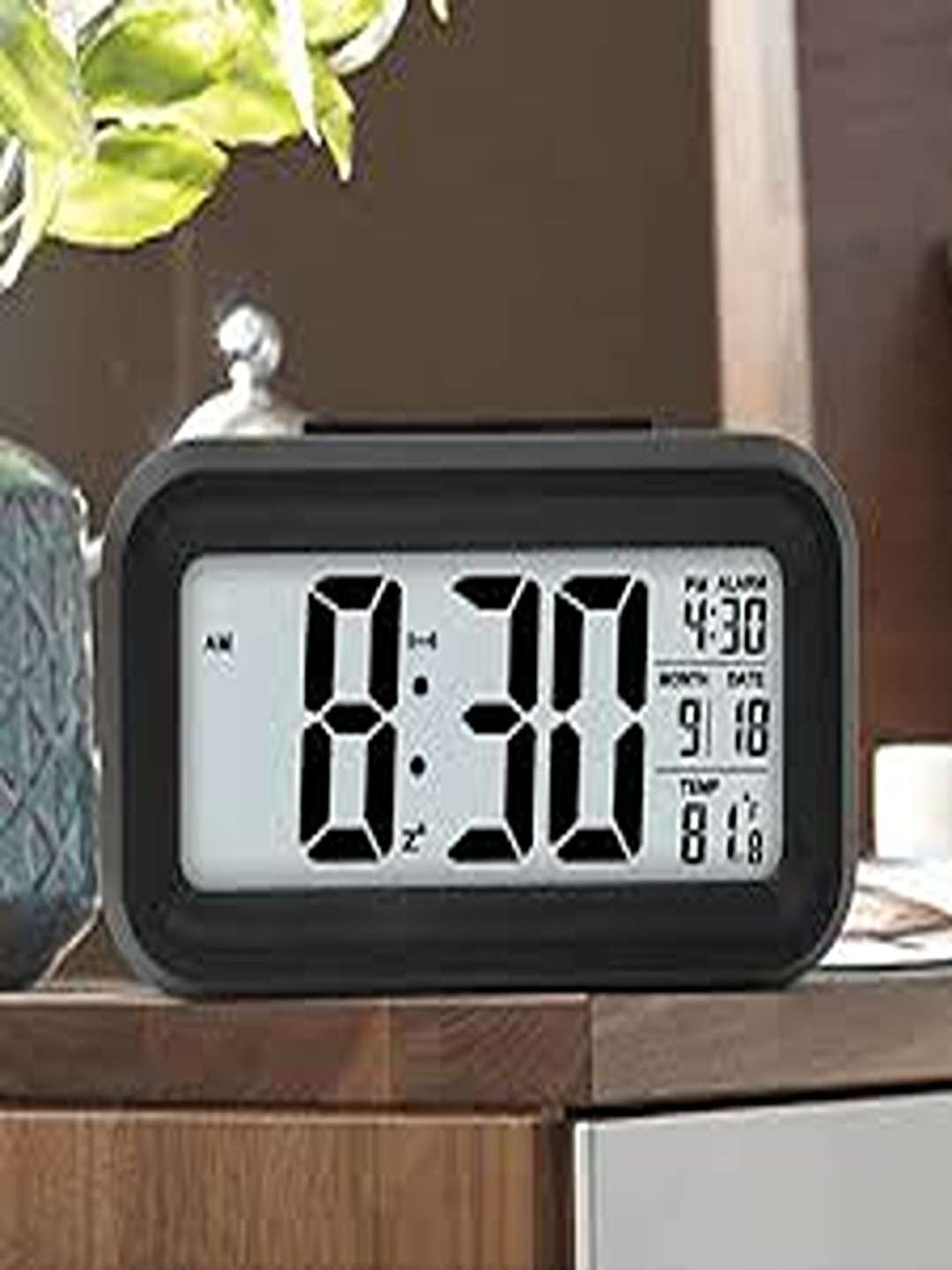 Elektron stol soati, yoritgich, termometr, budilnik, meteostansiya bilan