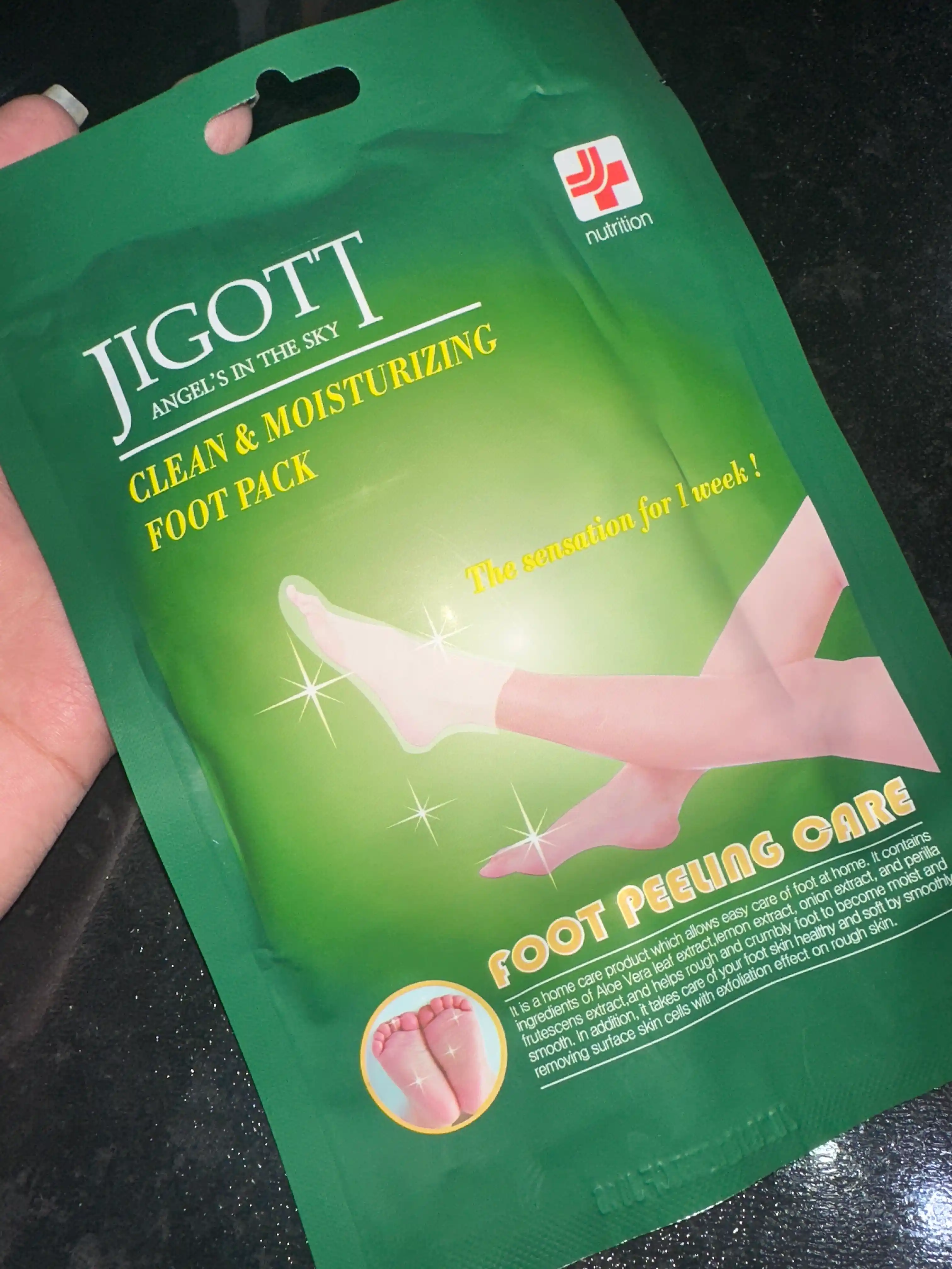 Отшелушивающие пилинг-носочки Clean & Moisturizing Foot Pack, Jigott