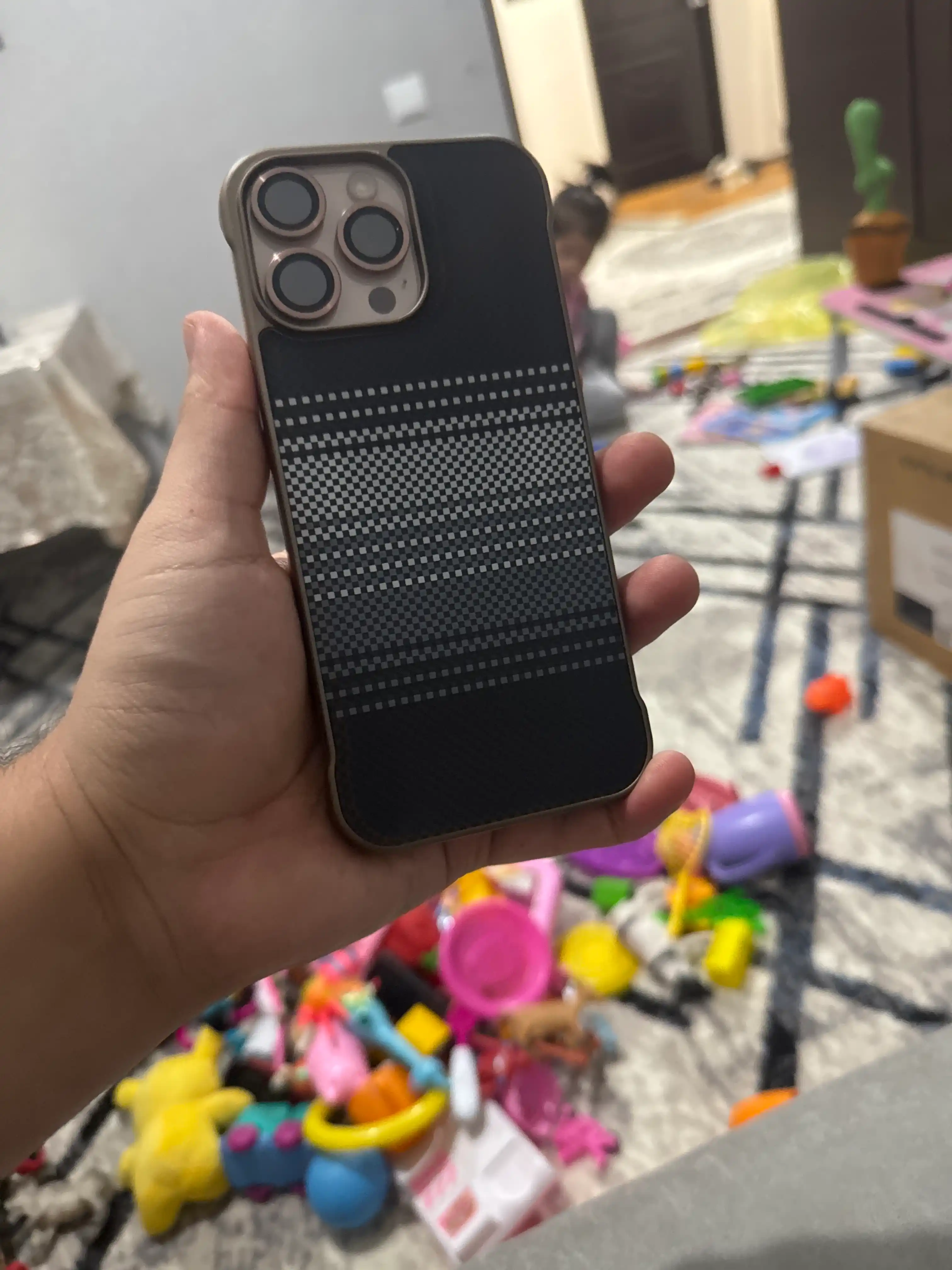 IPhone 17 Pro Max, 16 Pro, 14 Pro va 13Pro uchun MagSafe xususiyatli uglerod tolali g‘ilof