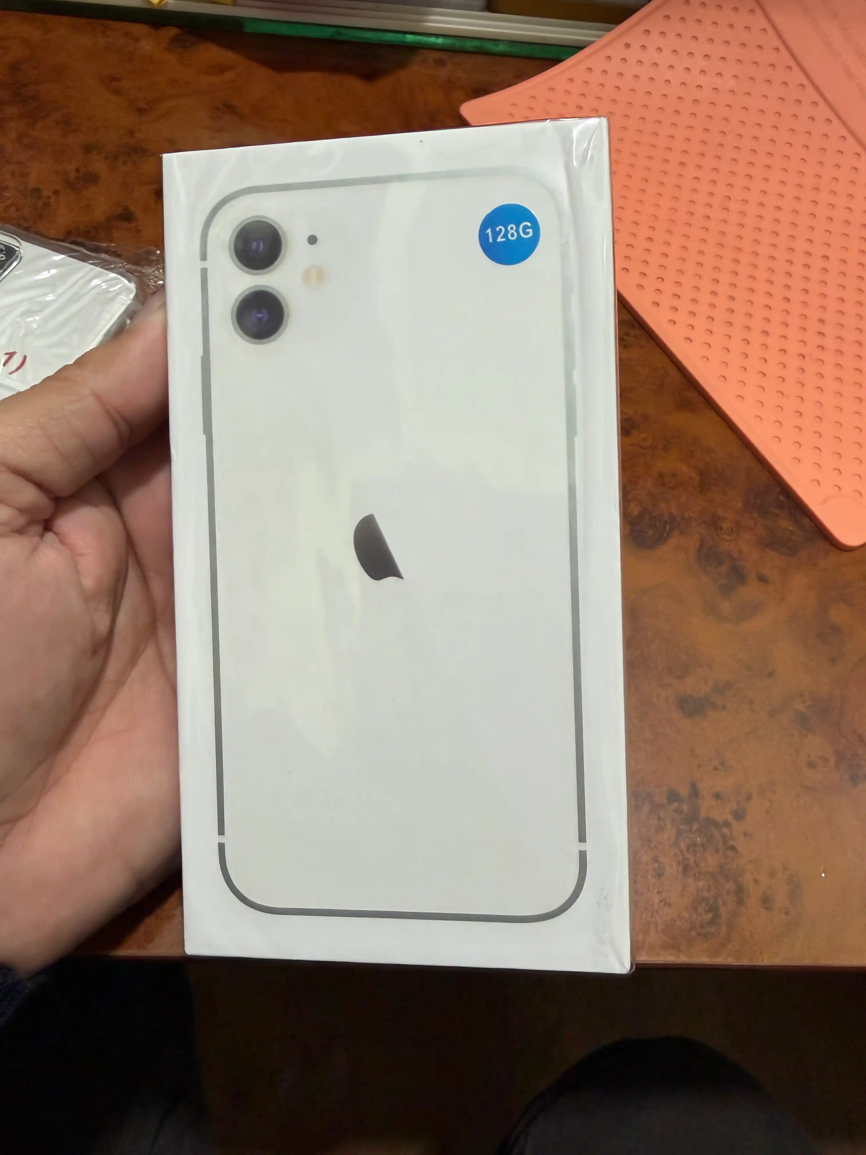 Смартфон Apple iPhone 11, 128, 256 ГБ Sim+Esim, чехол и стекло в подарок