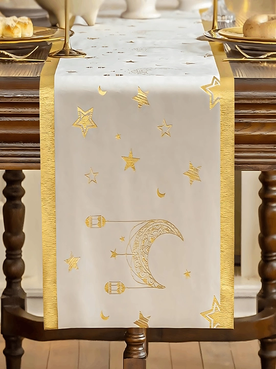 Oy va yulduzlar tasviri tushirilgan Ramazon yo‘lagi dasturxoni
