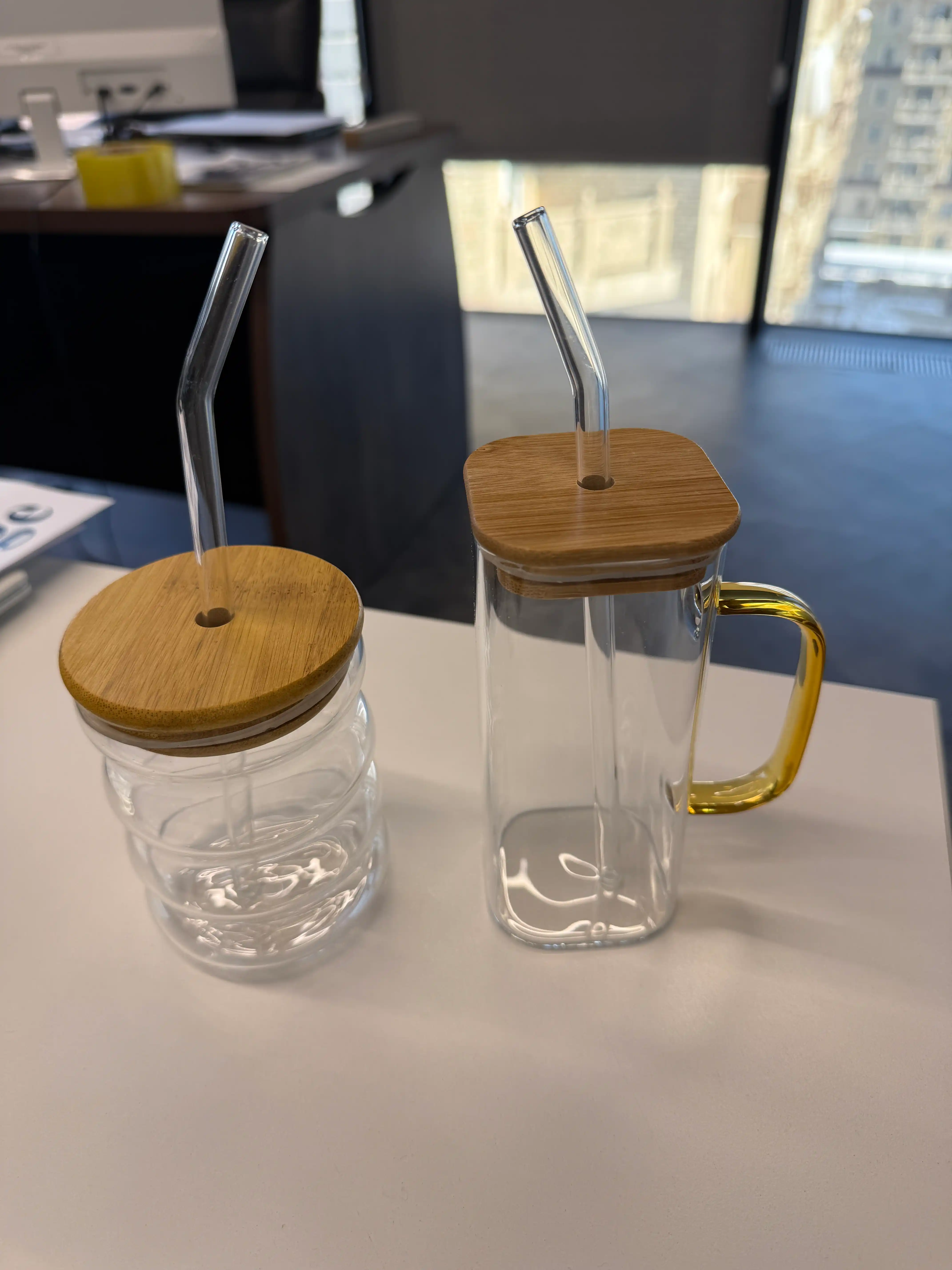 Qahva, issiq va sovuq ichimliklar uchun sovg‘a uchun qopqoqli shisha stakan krujka, 300 ml