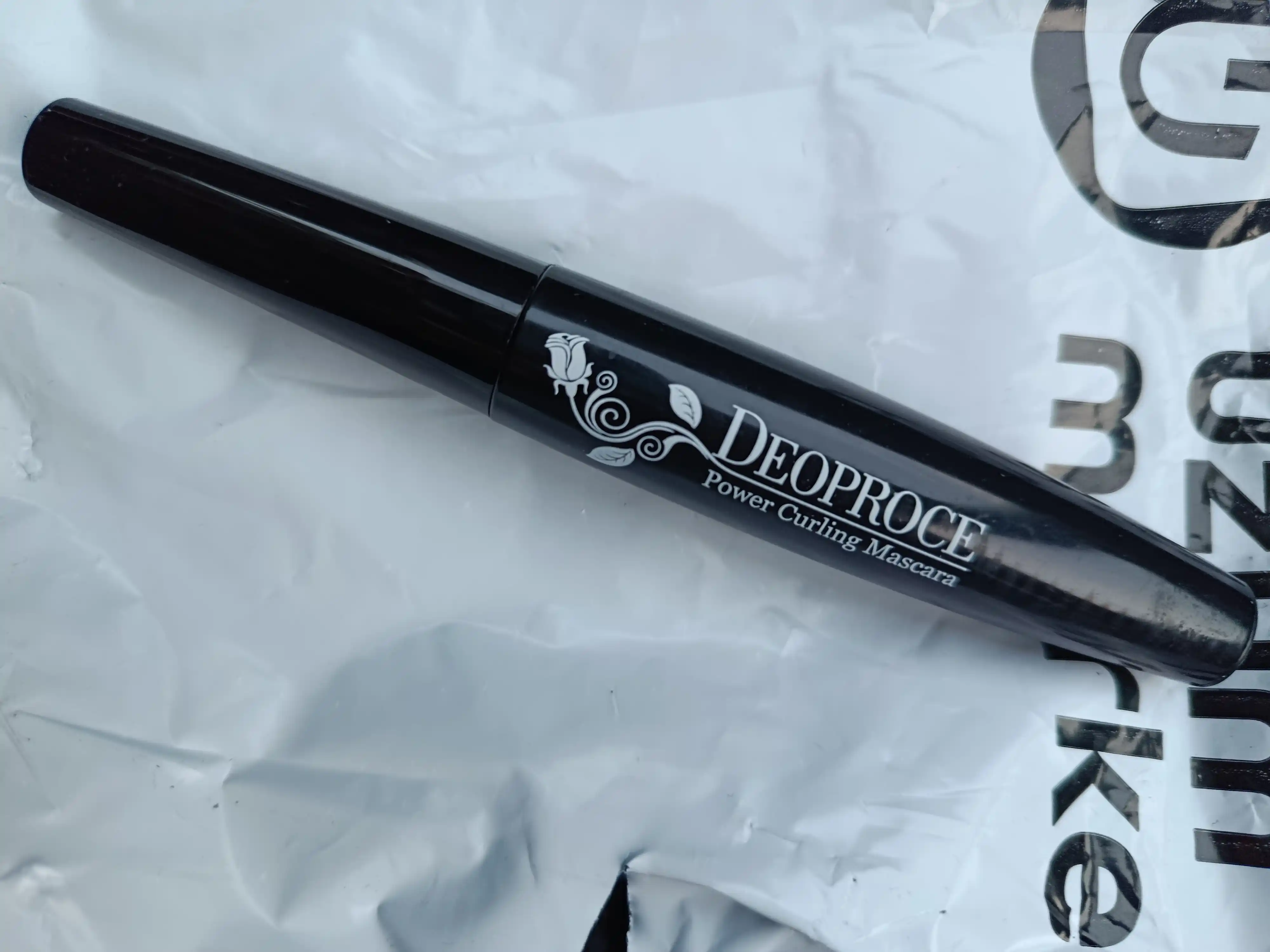 Deoproce Power Curling Mascara – kipriklarni bukuvchi va uzun ko‘rsatadigan tush, 10 ml