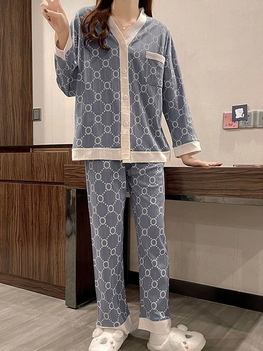 Ayollar pijamasi, 2 ta 1 da to‘plam