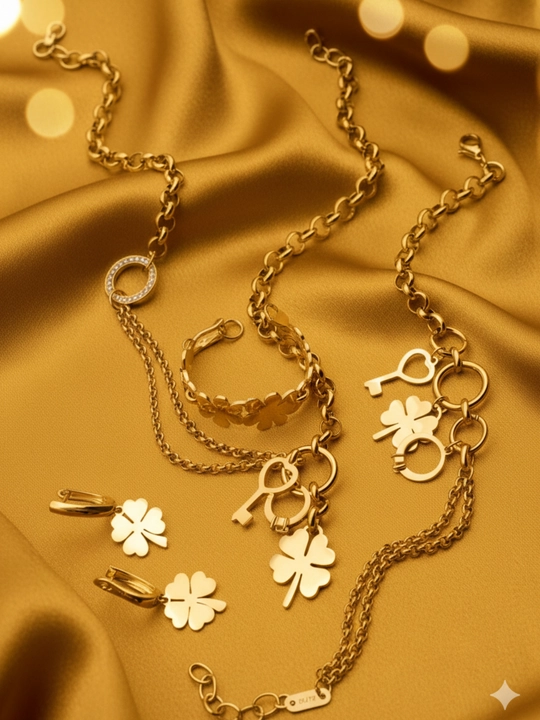 Ayollar uchun oltin rang  to‘plami Clover – marjon, bilaguzuk, uzuk, sirg‘a