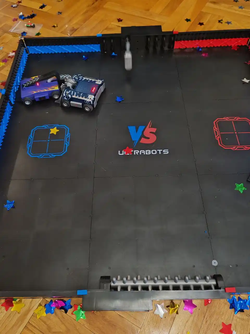Robot mashinalar jangi, to‘plam 2 donali, robot arena, pultli boshqaruv mashinasi