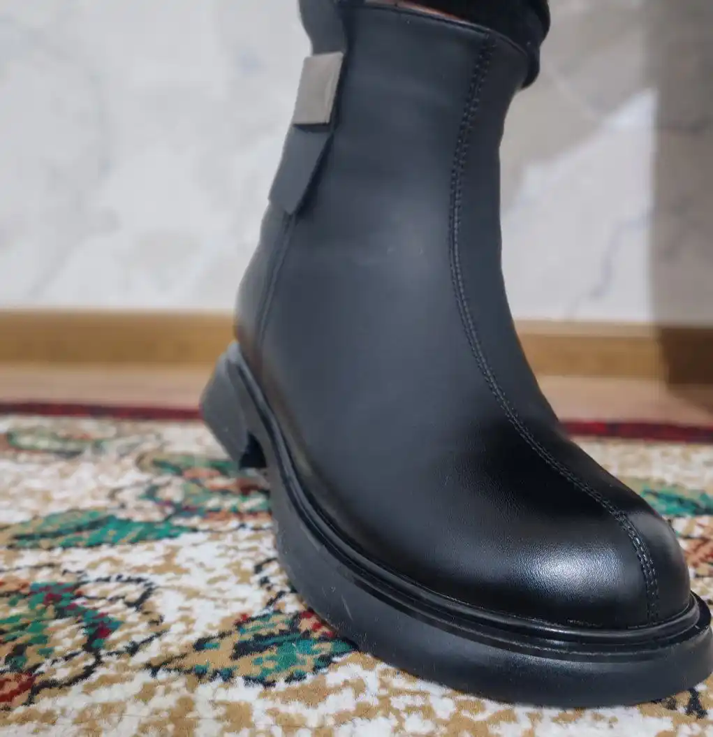 Kuz va qish mavsumi uchun botinkalar, tabiiy charm, mo‘ynali bersilar