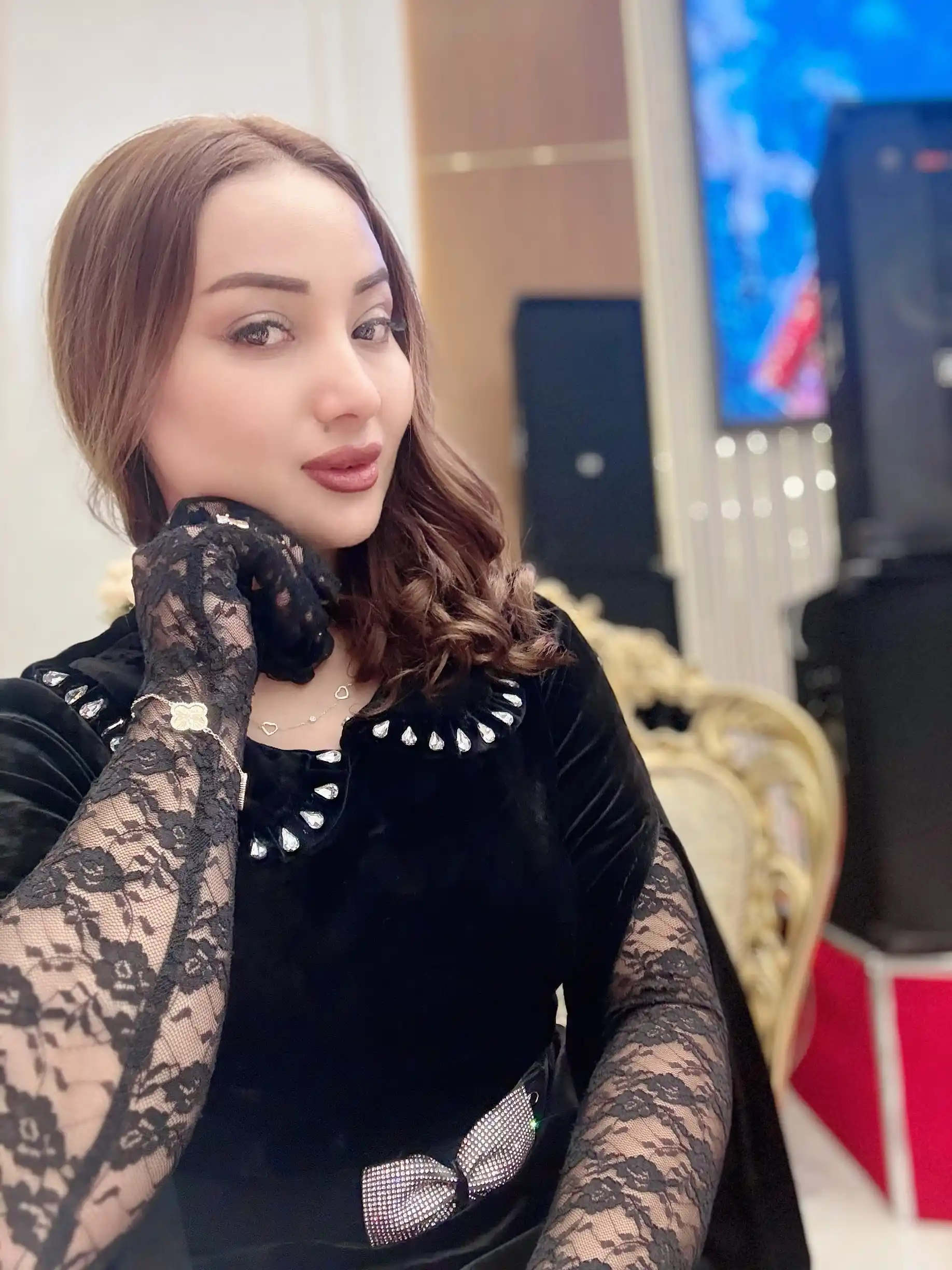 Ажурные перчатки длиной 38 см – белые и чёрные