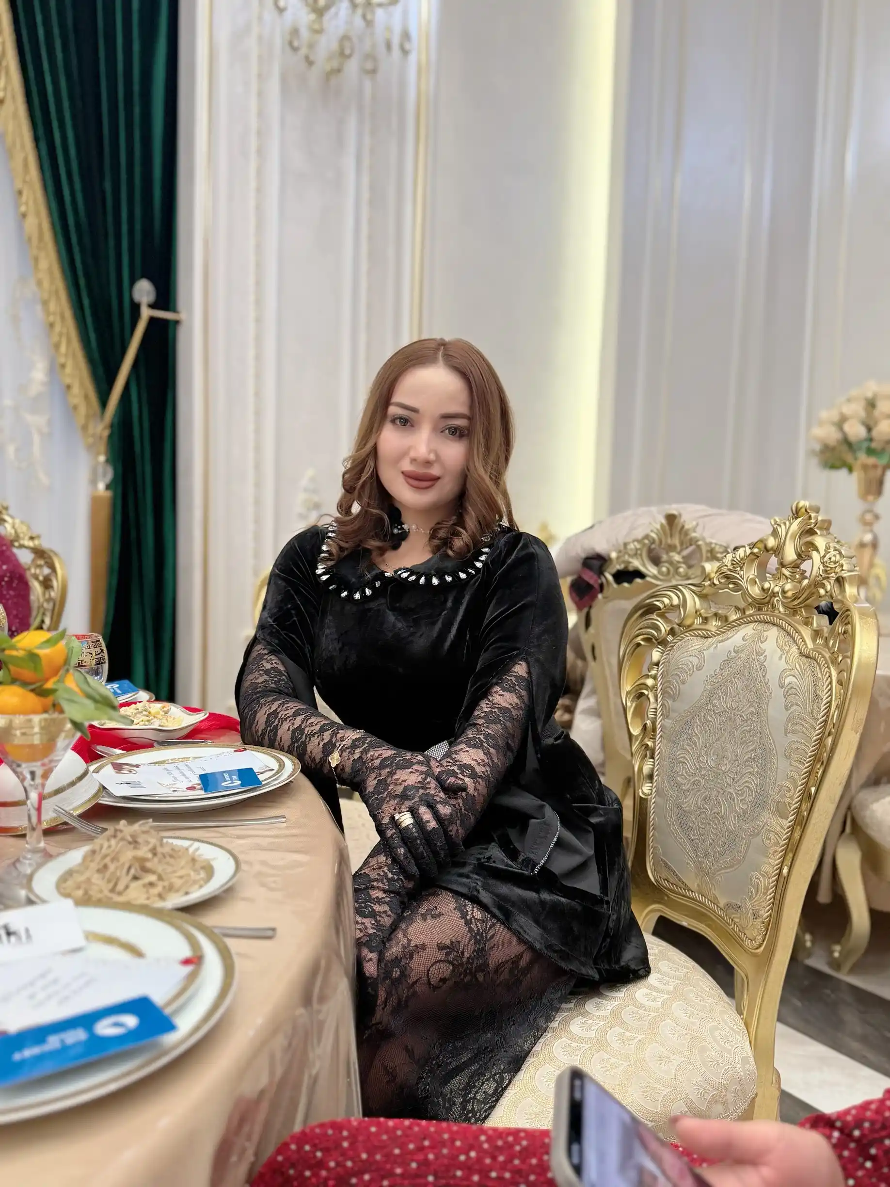 Ажурные перчатки длиной 38 см – белые и чёрные