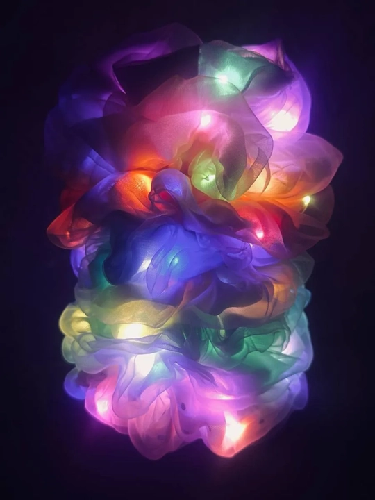 LED yoritgichli soch rezinkasi, organza va atlas, 3 ta yoritish rejimi, 2 dona to‘plam