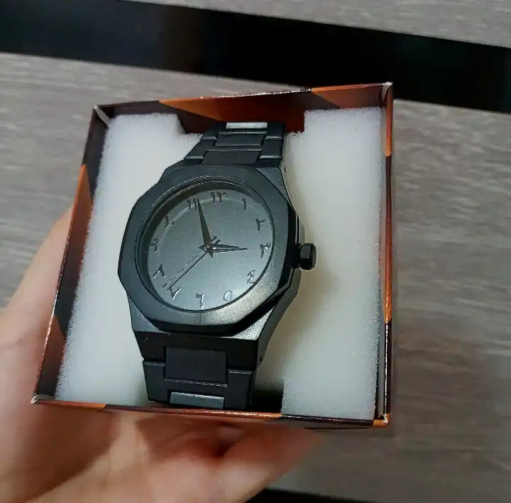 Aura Shadow Black - erkaklar soati, minimalizm uslubida