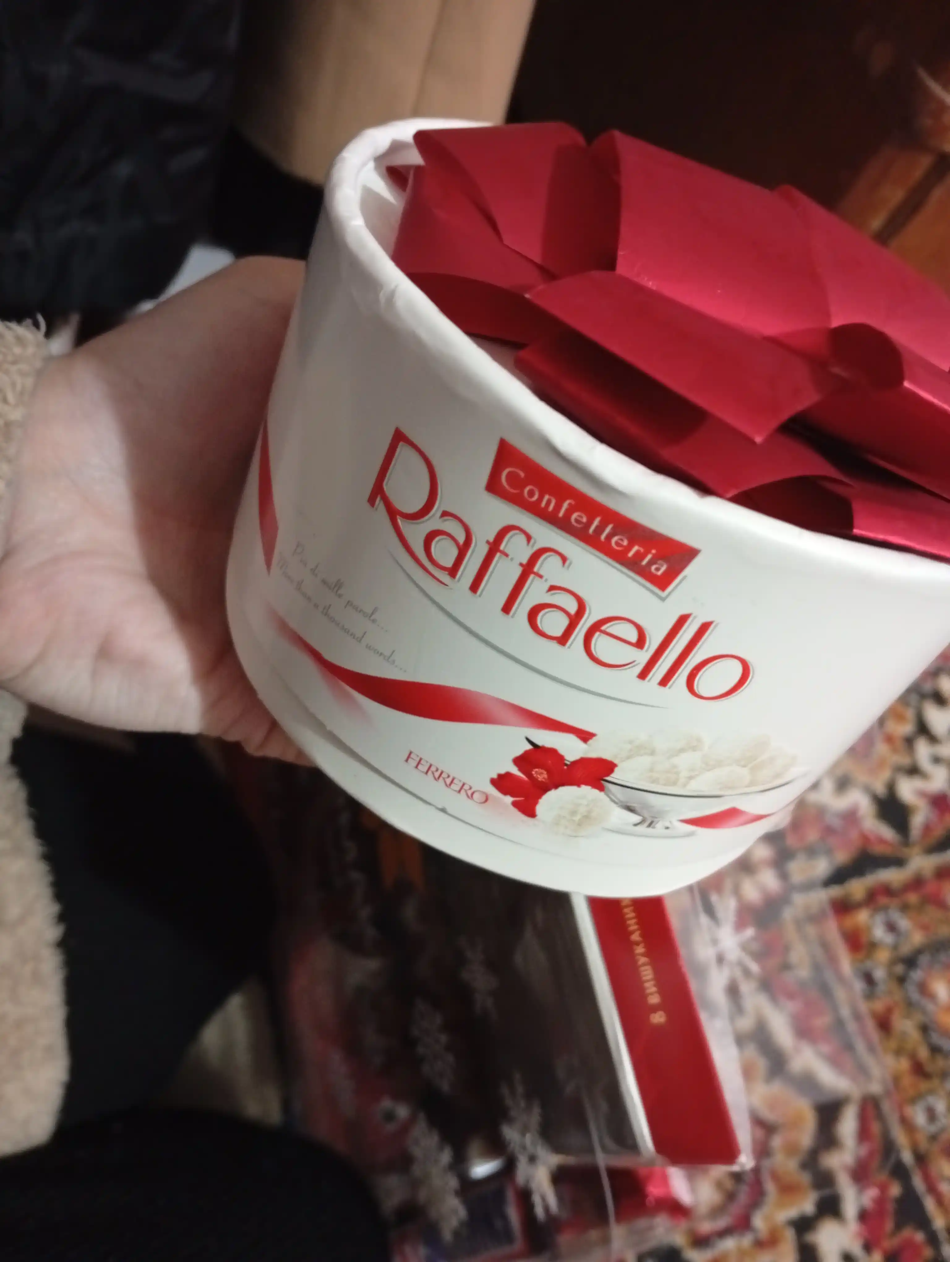 Конфеты Raffaello, с миндальным орехом, 100 г