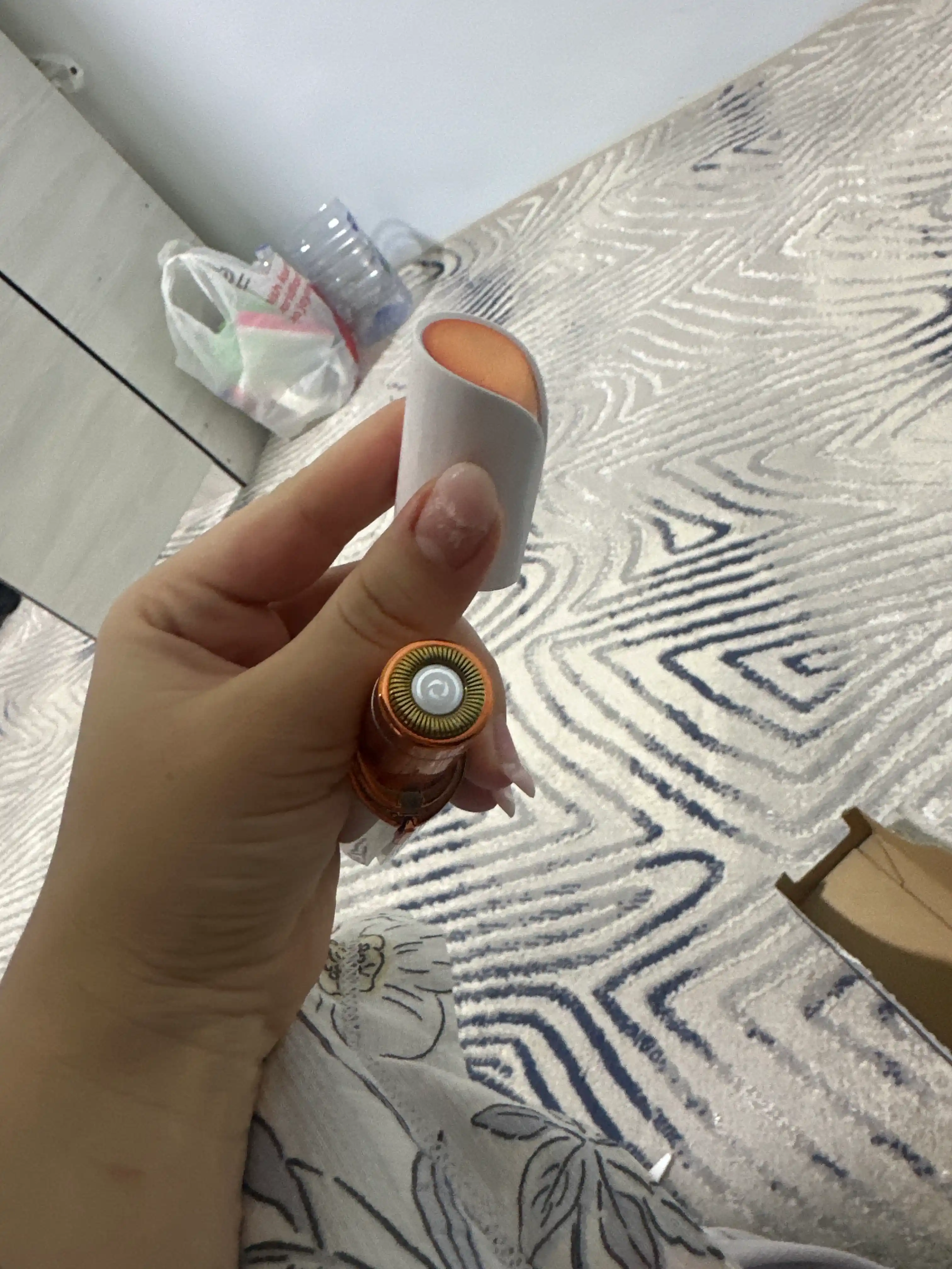 Ayol ustarasi, nozik teri uchun ustara, qalin yuz tuklarini olib tashlash uchun ideal
