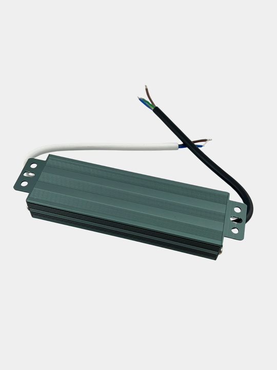 Svetodiod drayver DC 12V 60W IP67, suv va changdan himoyalangan