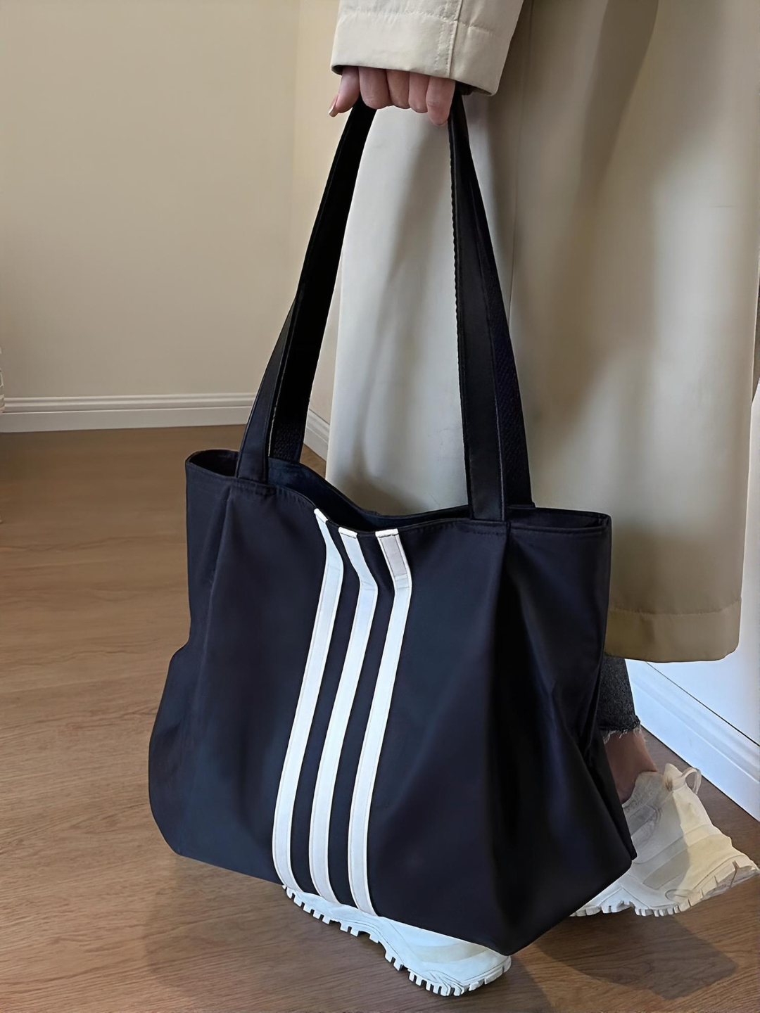 Katta ayollar uchun qora shopper sumka, yelkaga osib taqiladigan, ish va o‘qish uchun, A4