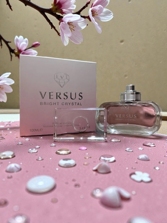 VERSUS BRIGHT CRYSTAL parfyumlangan suvi, ayollar uchun, gul-meva ifori
