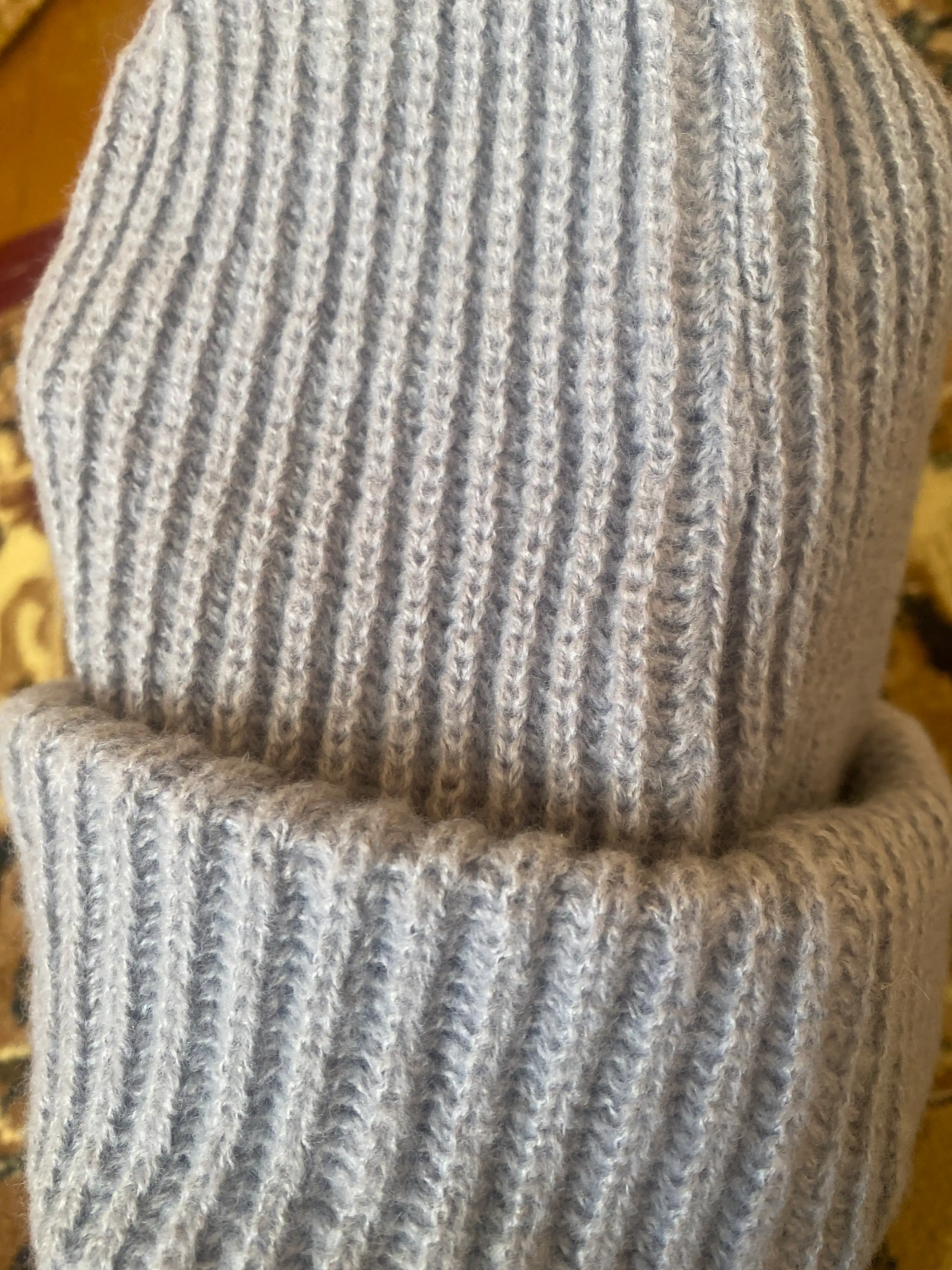 Женская шапка — тёплая, мягкая, в стиле «beanie»