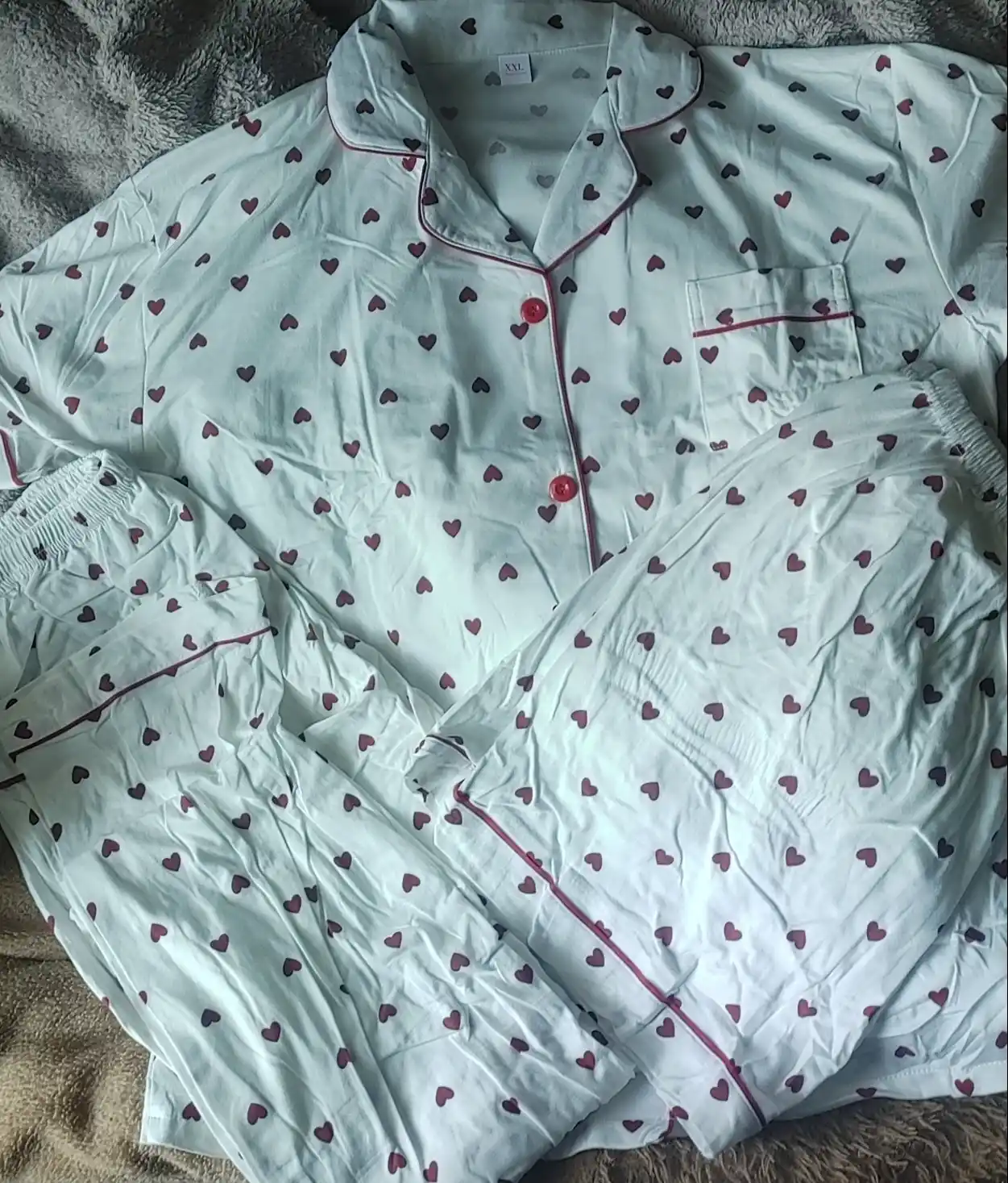 Paxta va ipakdan tikilgan ayollar pijamasi