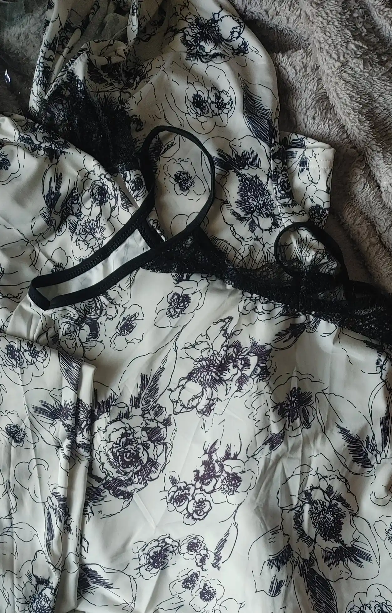 Ayollar uchun 4 tasi 1 da pijama, shim + ko‘ylak + shorti + mayka to‘plami, uyqu va dam olish uchun uy kiyimi