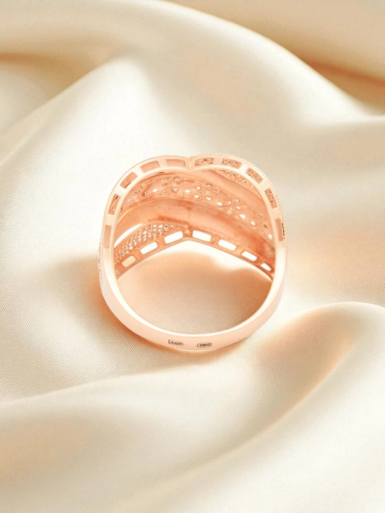Tilla uzuk 585 proba, og‘irligi 2,96 g, o‘lcham 17–21