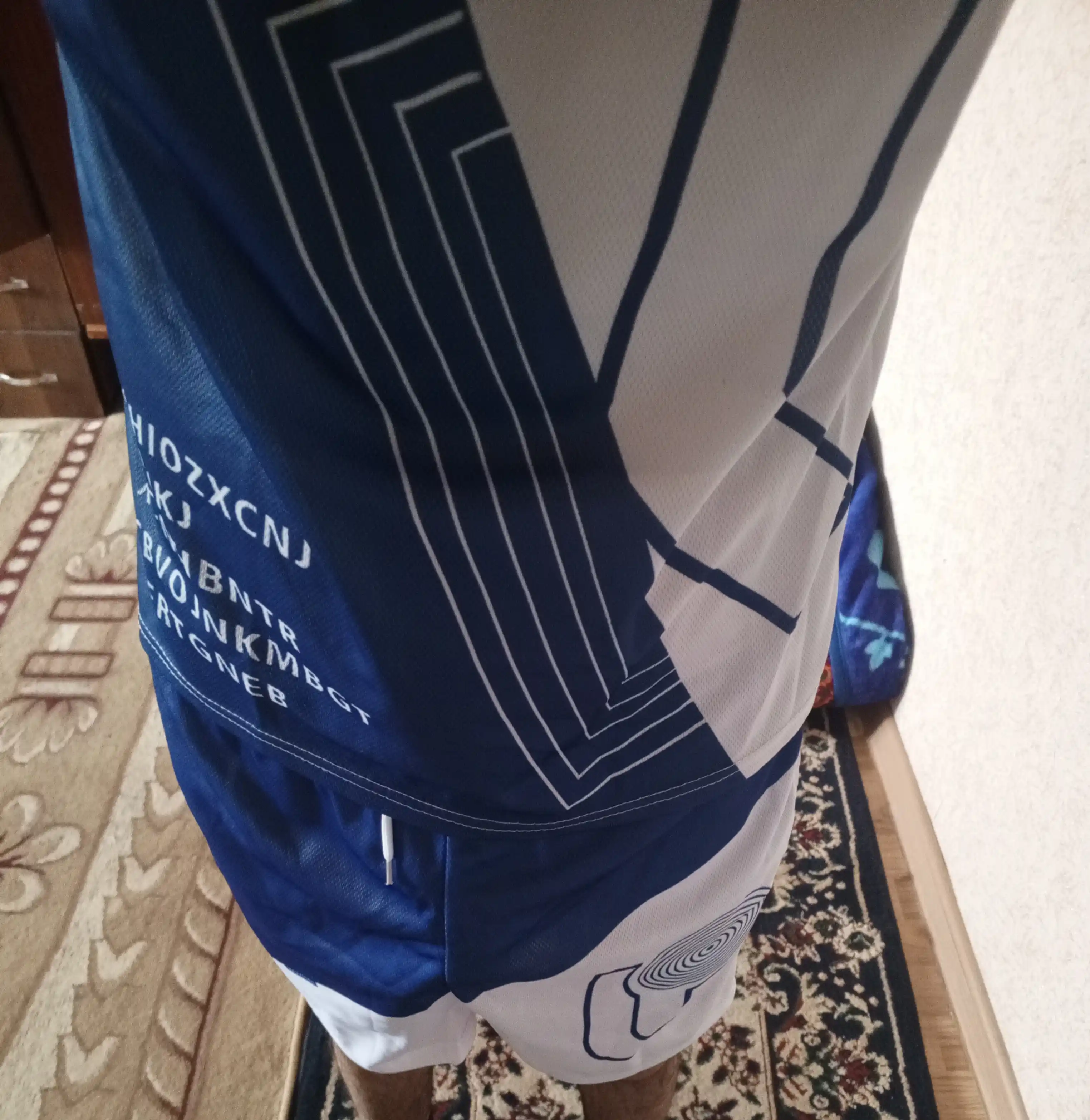 Erkaklar uchun sport kiyimlar komplekti (futbolka + shortik)