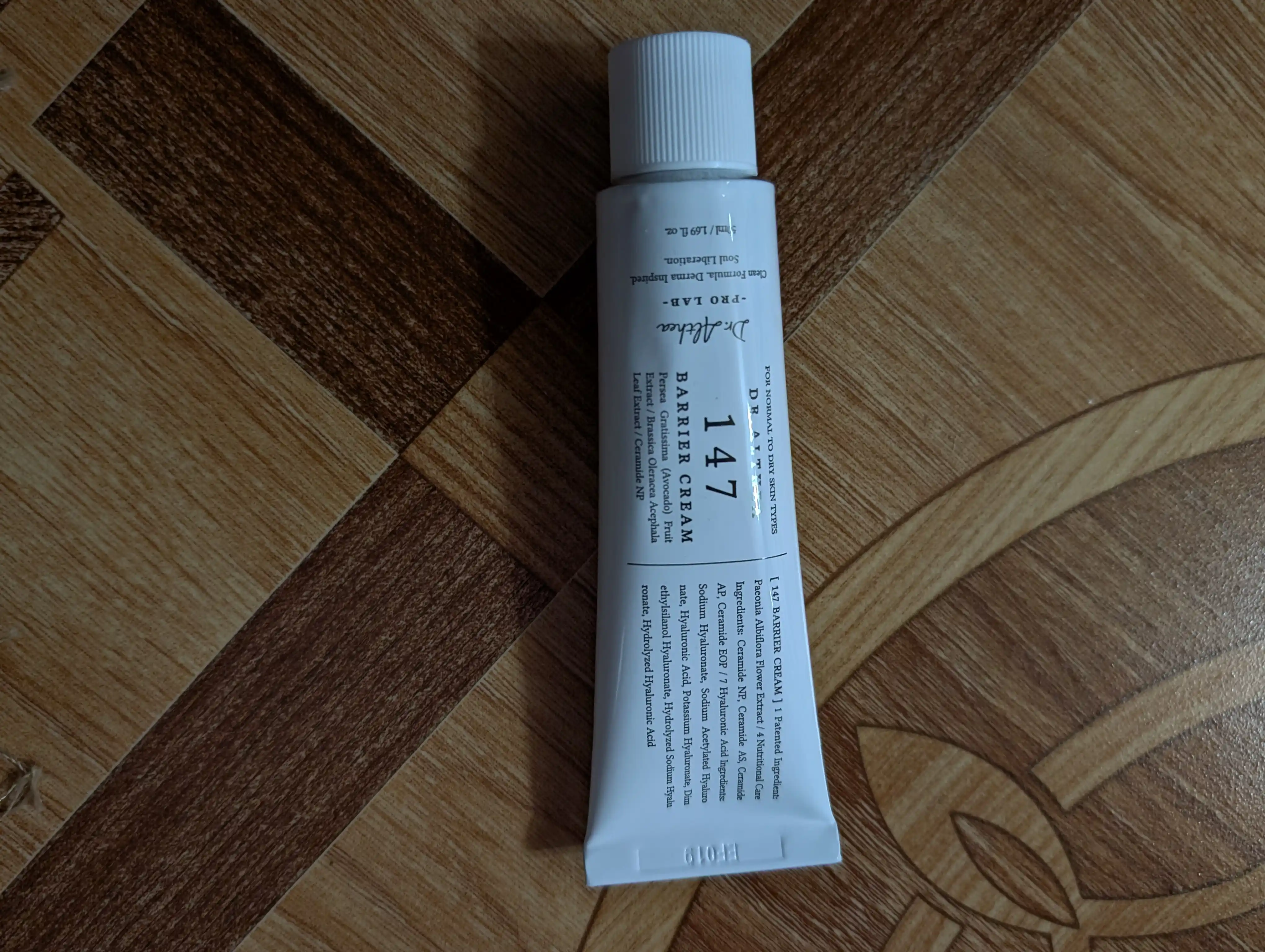 Seramidlar bilan tinchlantiruvchi to'siq kremi Dr. Althea 147 Barrier kremi, 50 ml
