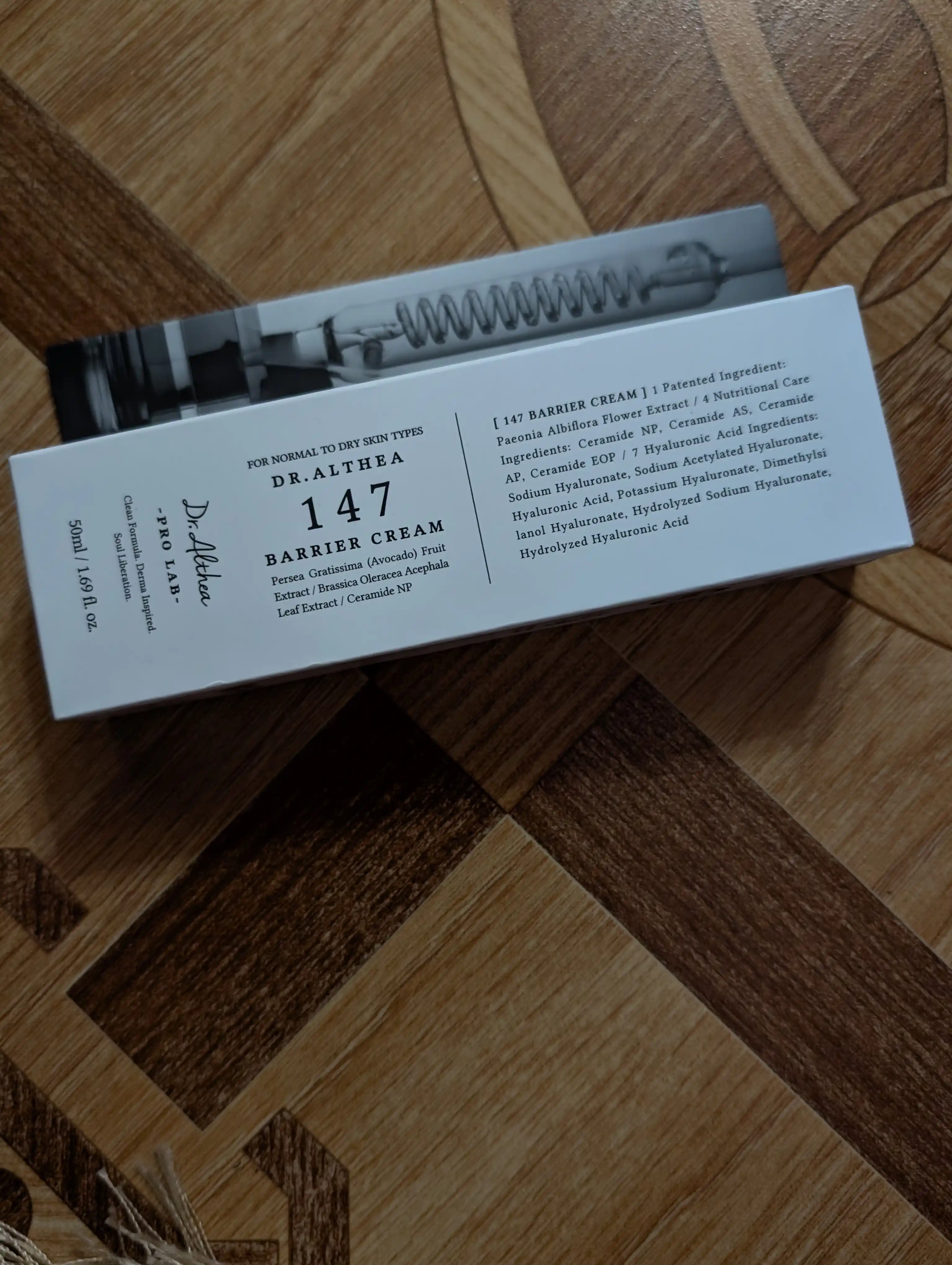 Seramidlar bilan tinchlantiruvchi to'siq kremi Dr. Althea 147 Barrier kremi, 50 ml
