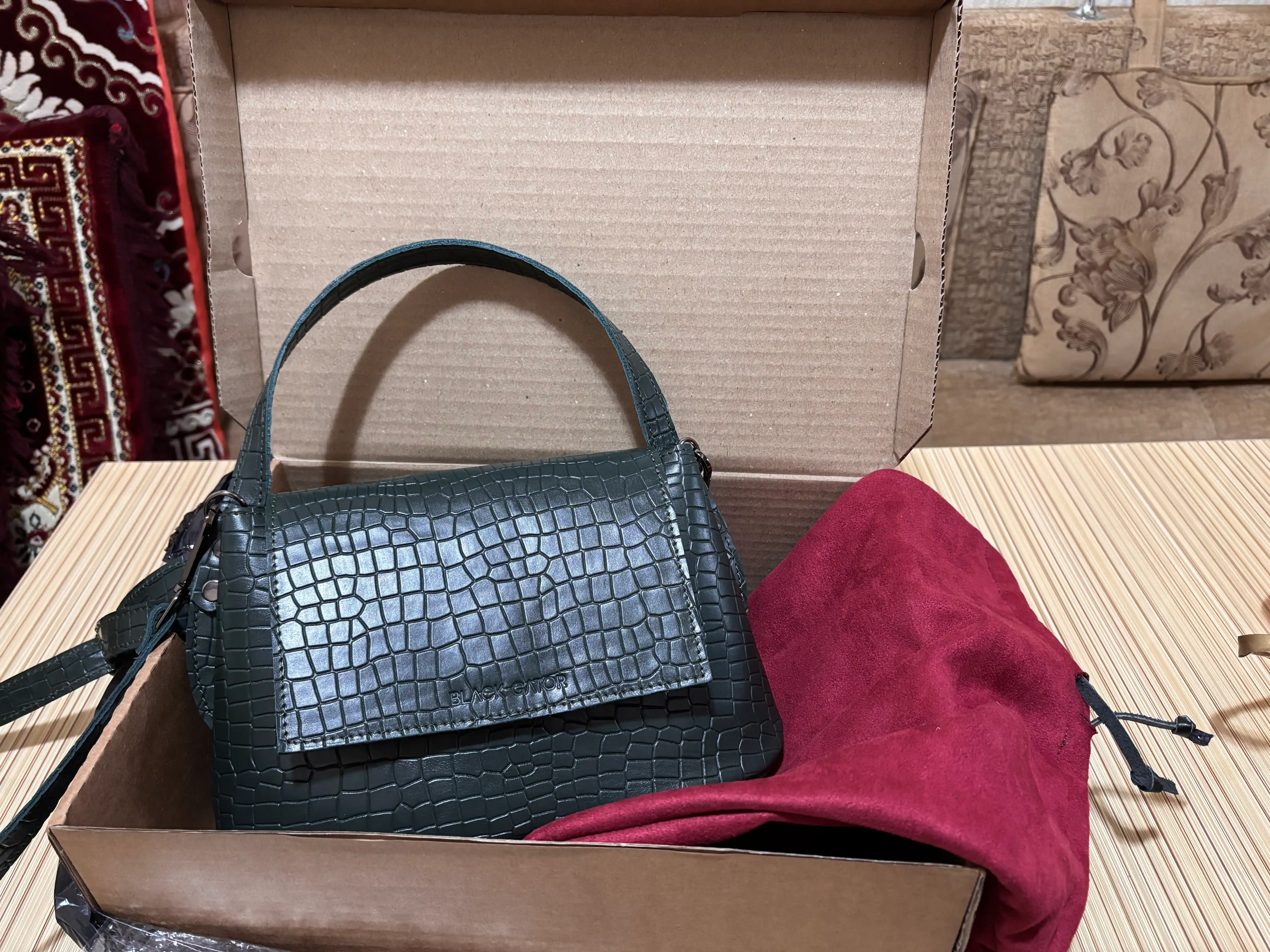 Ayollar sumkasi tabiiy charmdan Black Gator