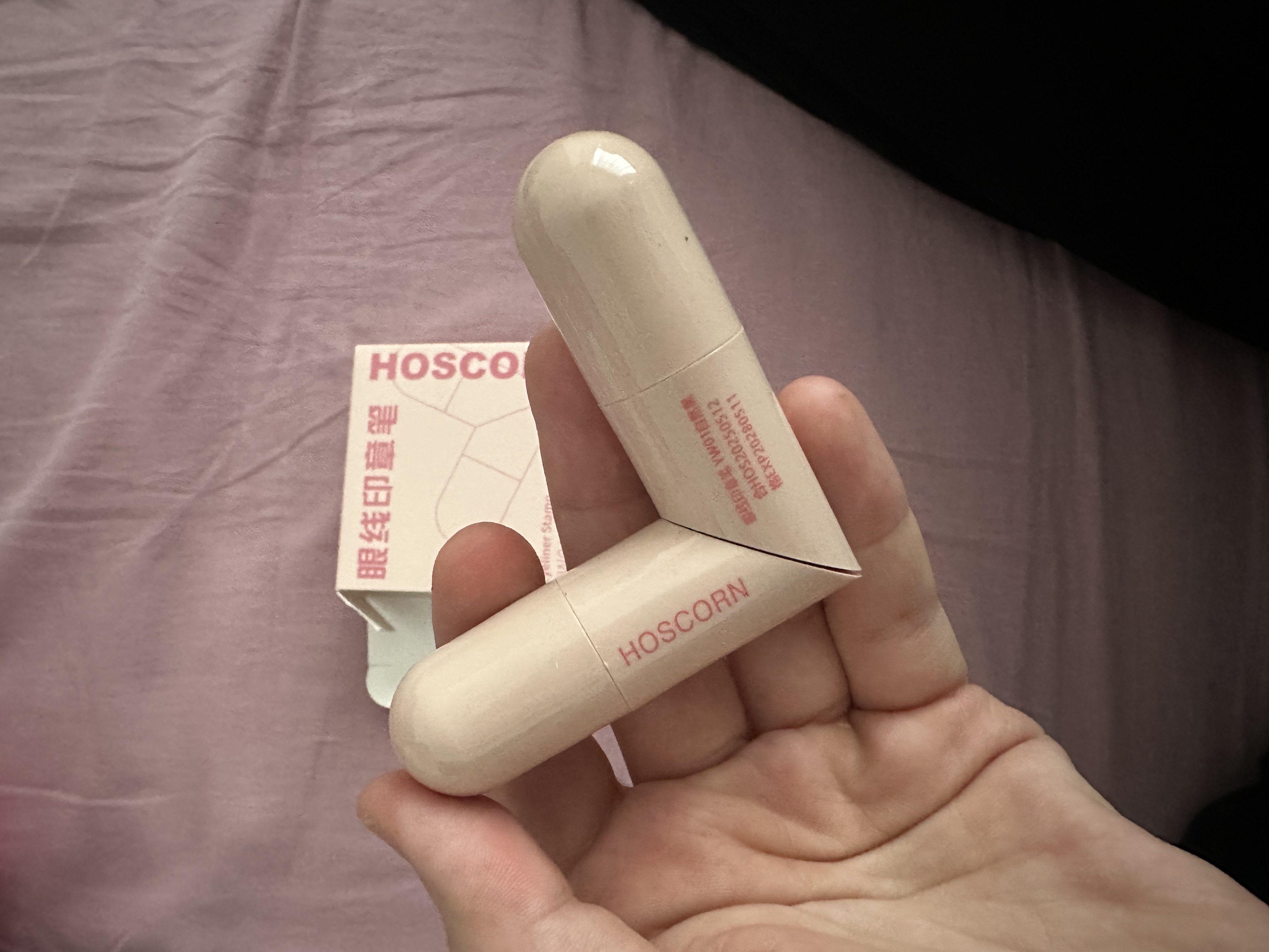 Подводка для глаз. Черная подводка с оттиском. Контур. Та же стрелка. Черная подводка