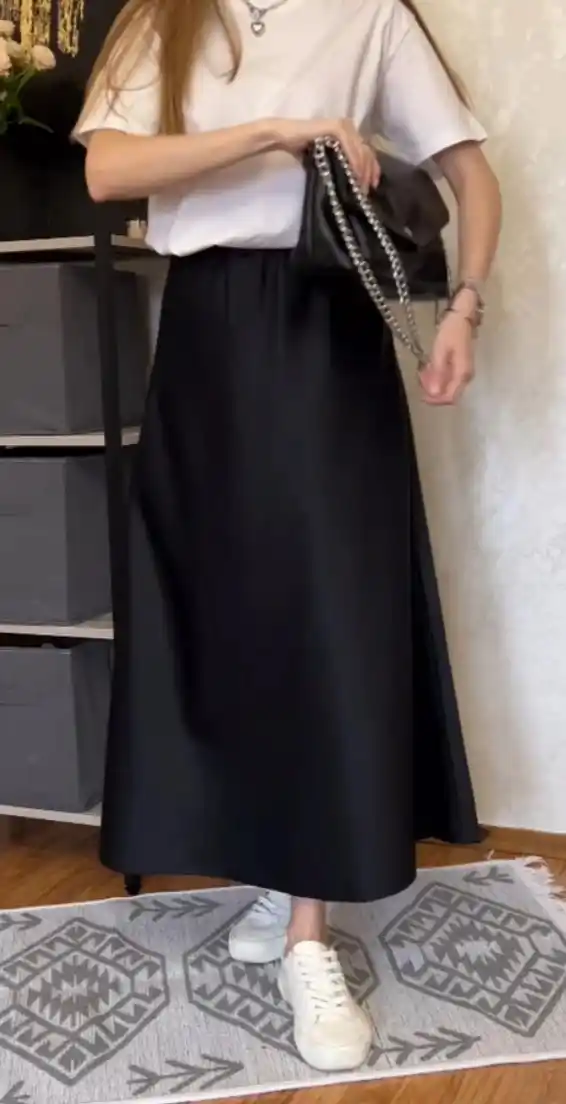 Qora midi yubka ayollar uchun, tekis yubka