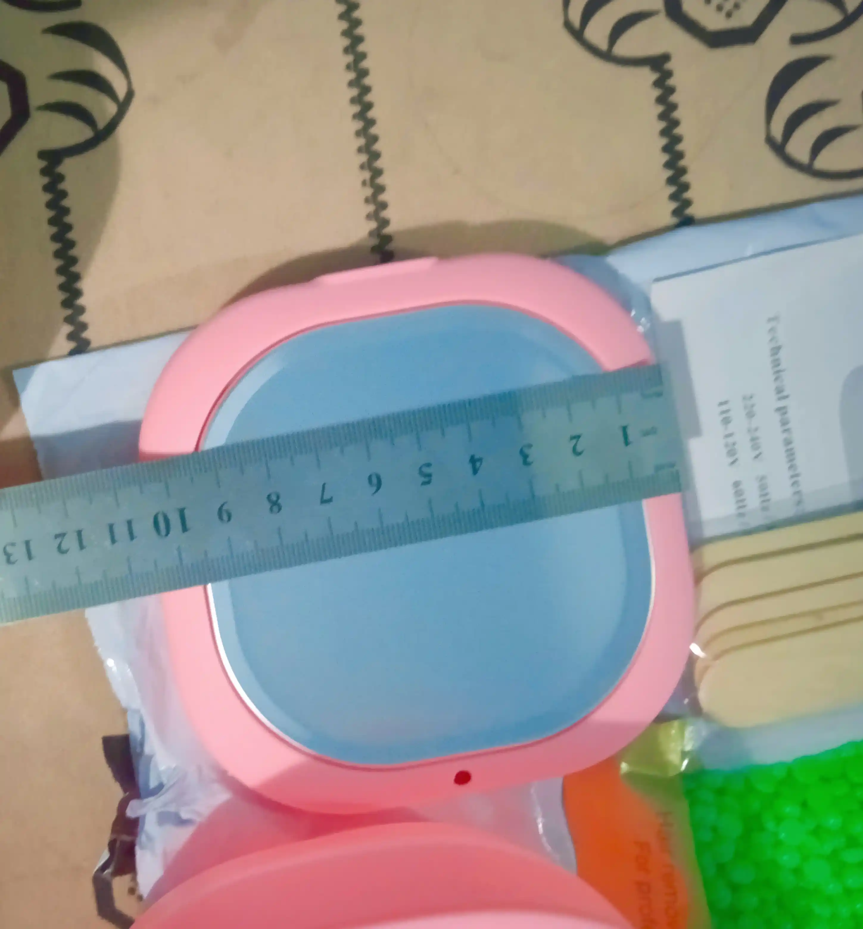 Depilatsiya to'plami, silikon qozon, granullangan mum 100 g, shpatelar 10 dona, qo'lqop sovg'a