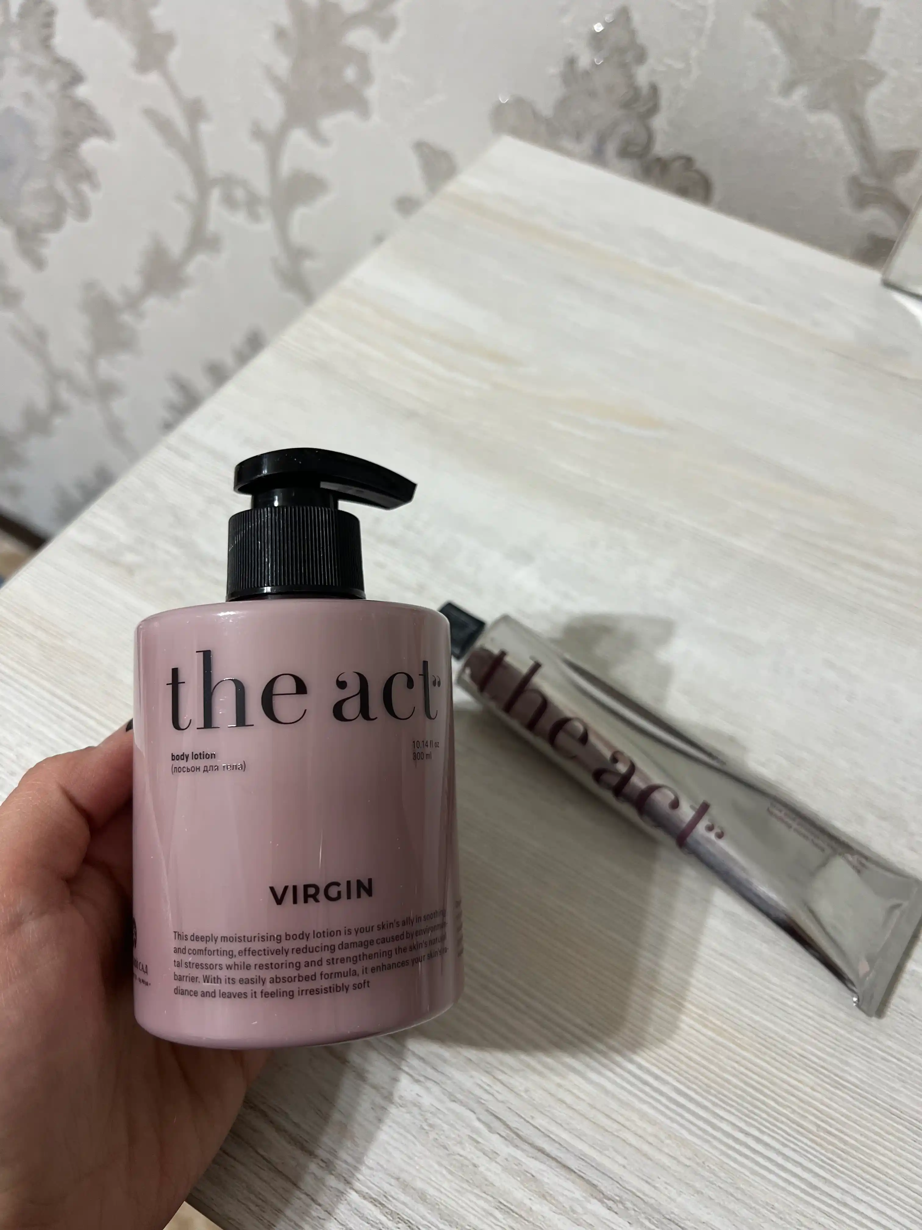 The Act Молочко для тела увлажняющее с пантенолом, парфюмированное питательное молочко