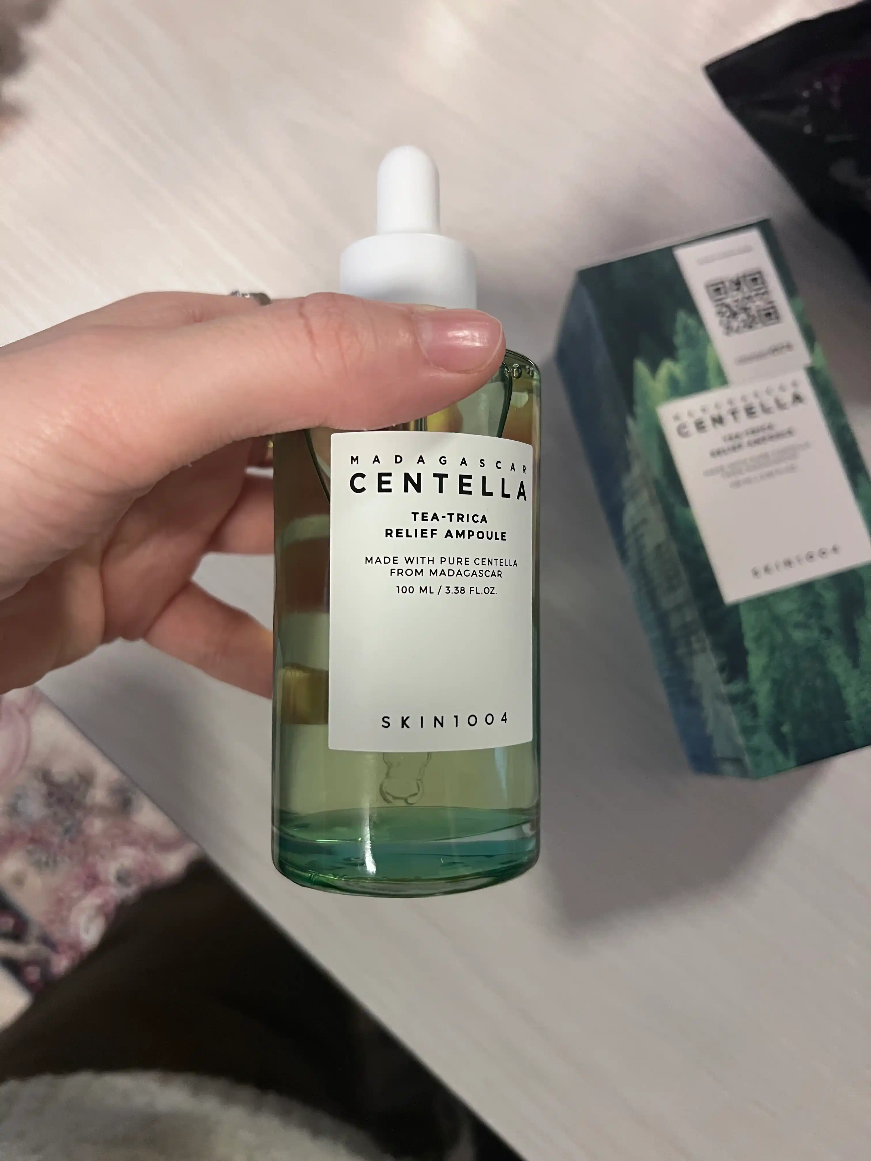 Tinchlantiruvchi ampulali zardob SKIN 1004 Madagascar Centella Tea-Trica  Ampoule, 100 ml
