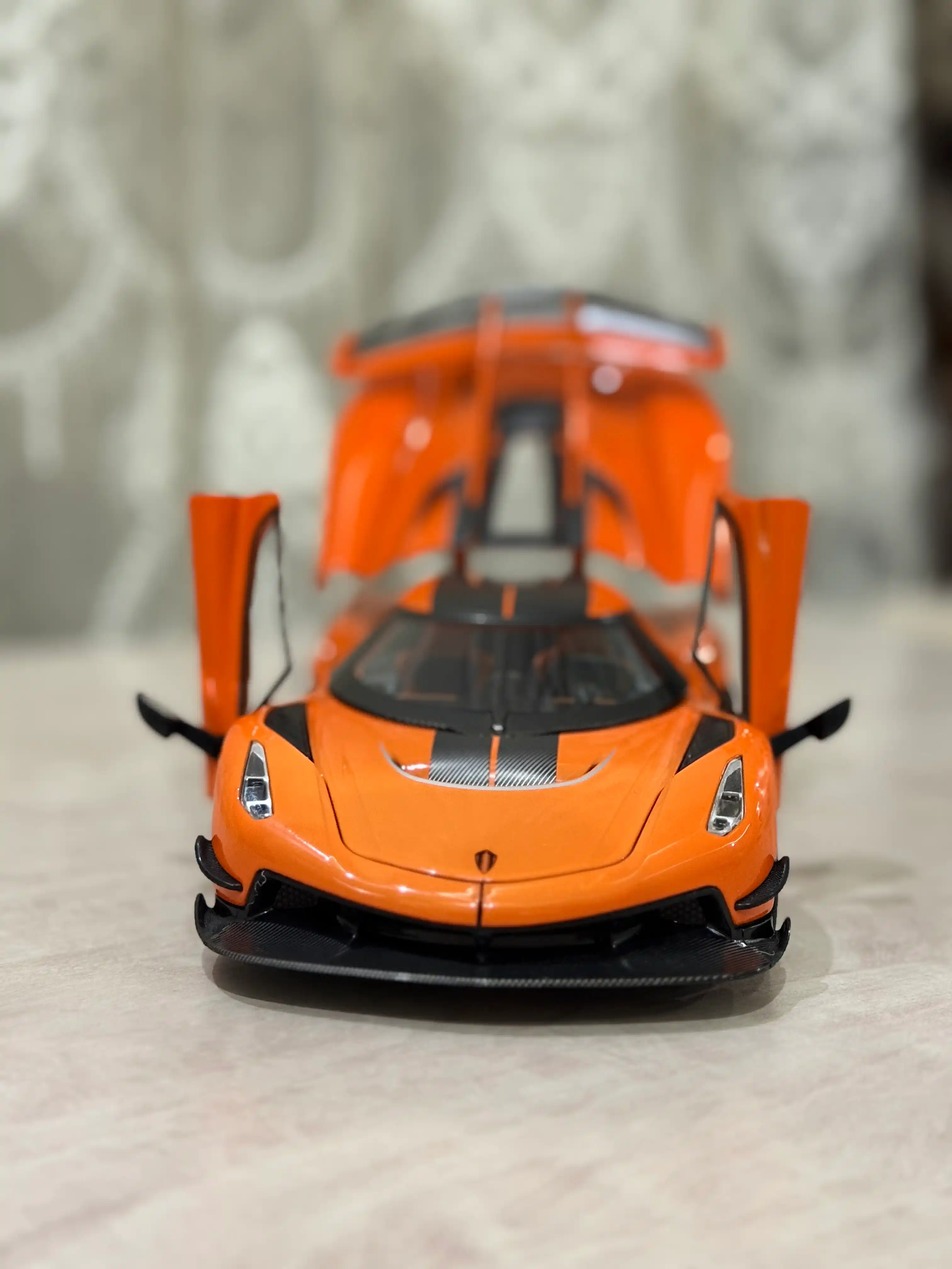 Машина игрушка Keonigsegg Jesco 1:24 для подарка металическая