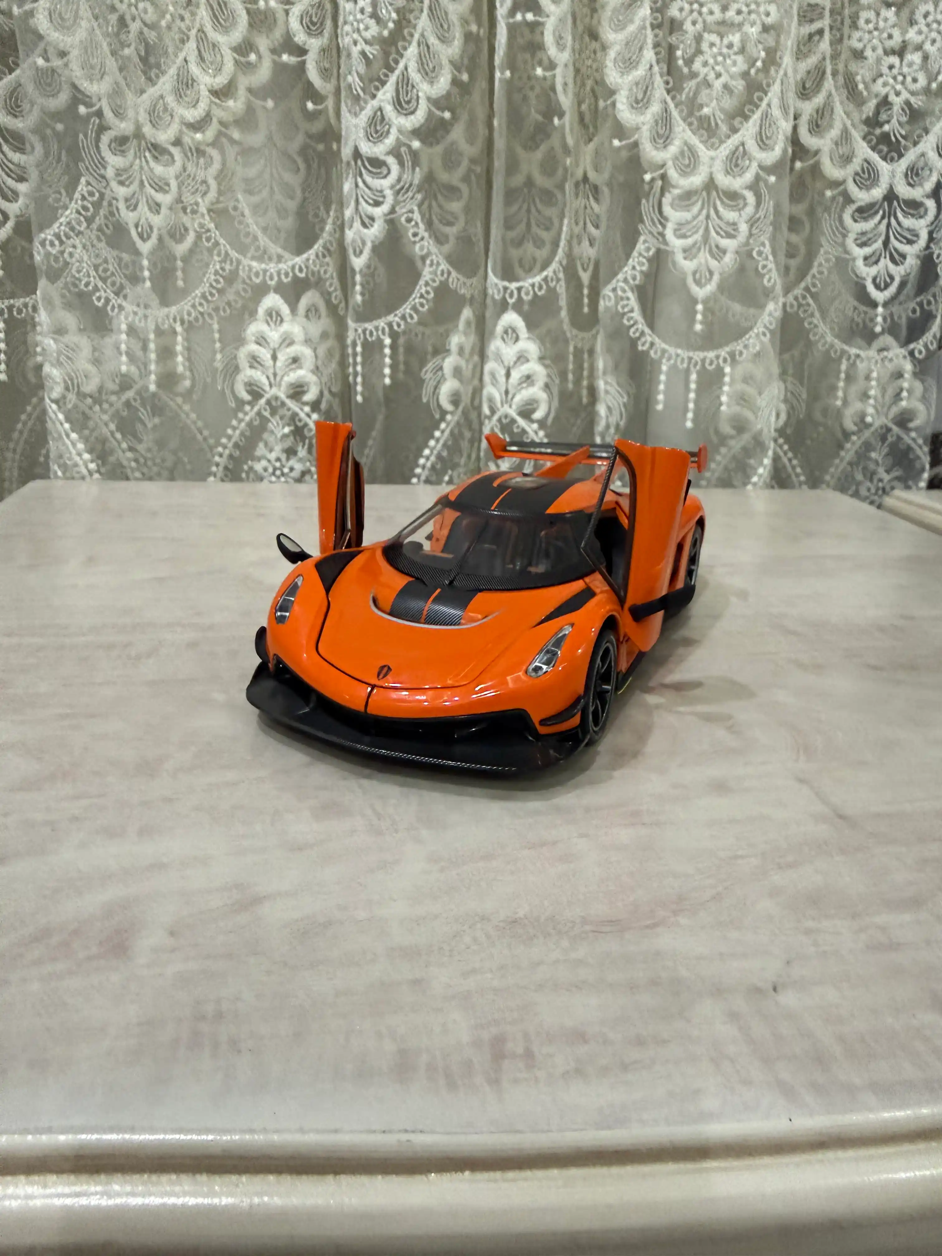 Машина игрушка Keonigsegg Jesco 1:24 для подарка металическая