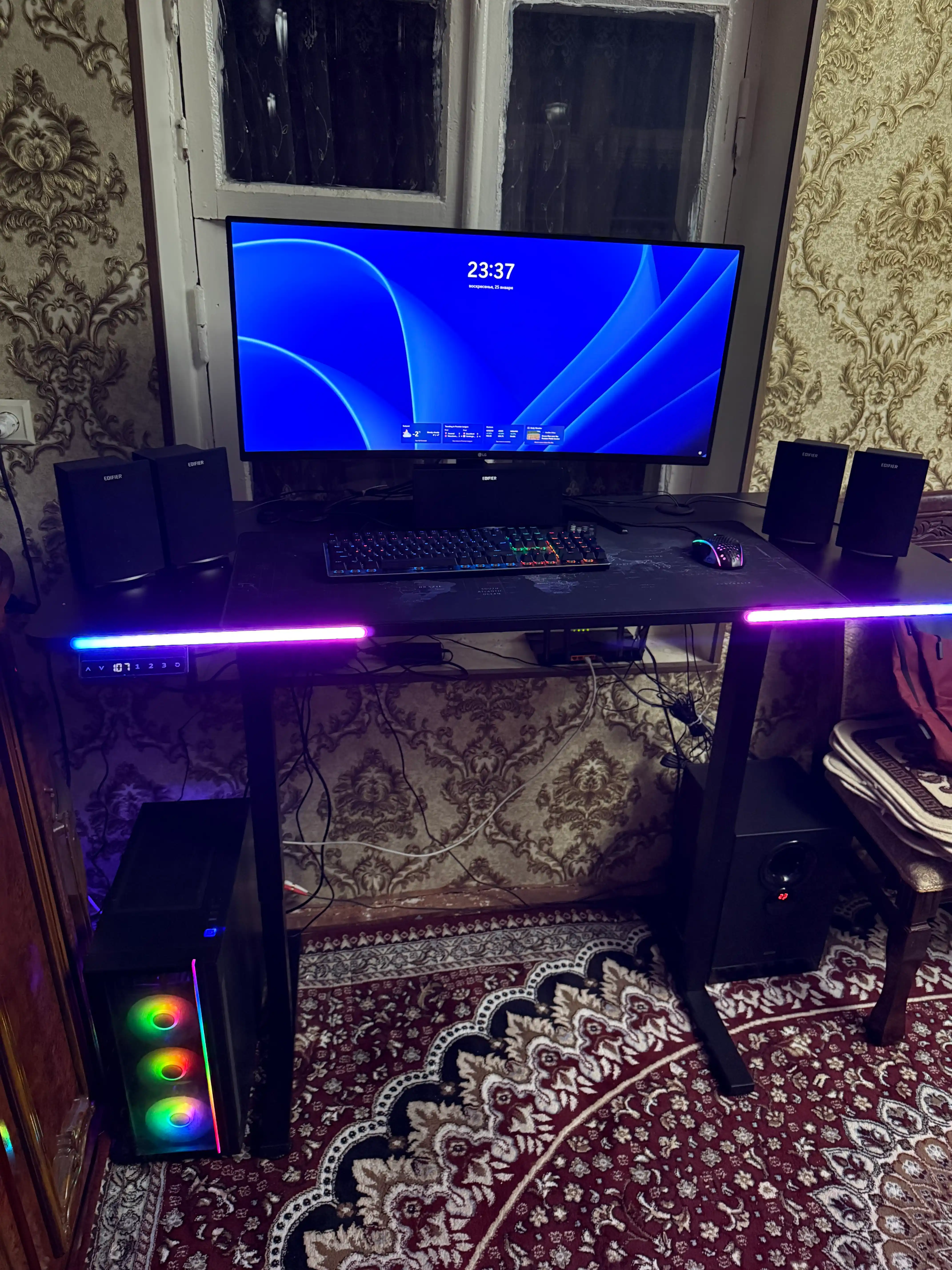 Elektron Geming Carbon stol 120–140 sm, RGB yoritishli zamonaviy gaming stol