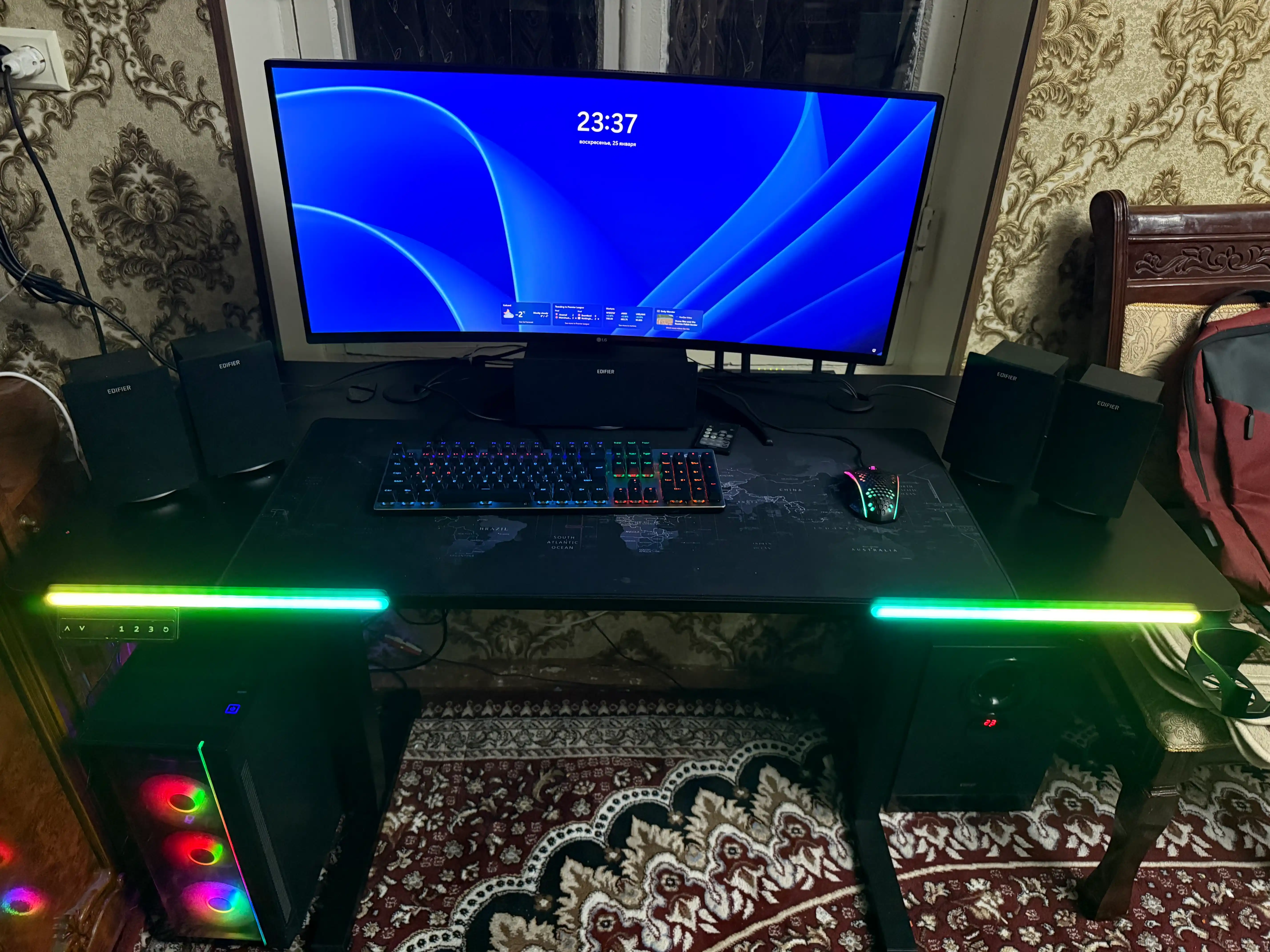 Elektron Geming Carbon stol 120–140 sm, RGB yoritishli zamonaviy gaming stol