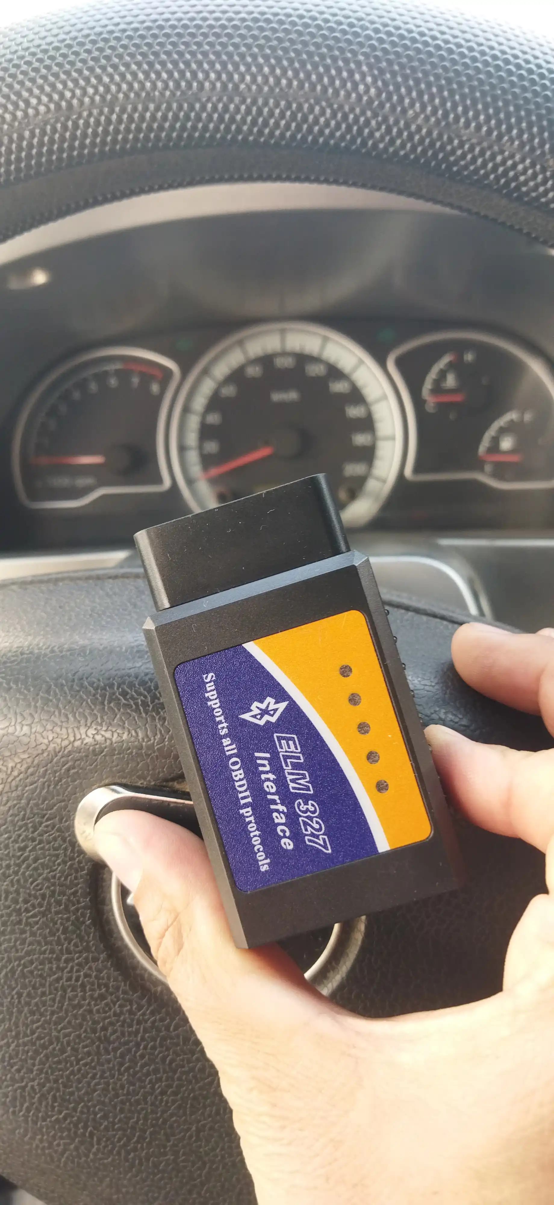 Диагностическое и тестовое устройство ELM327 Bluetooth OBD2 V2.1 считыватель кодов движка