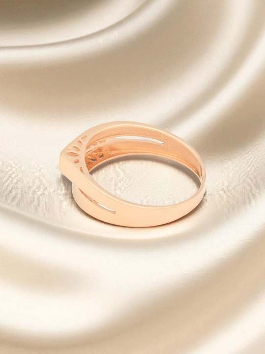 Tilla uzuk 585 probali, zamonaviy dizayn, og‘irligi 2.40 g, o‘lchami 17–21