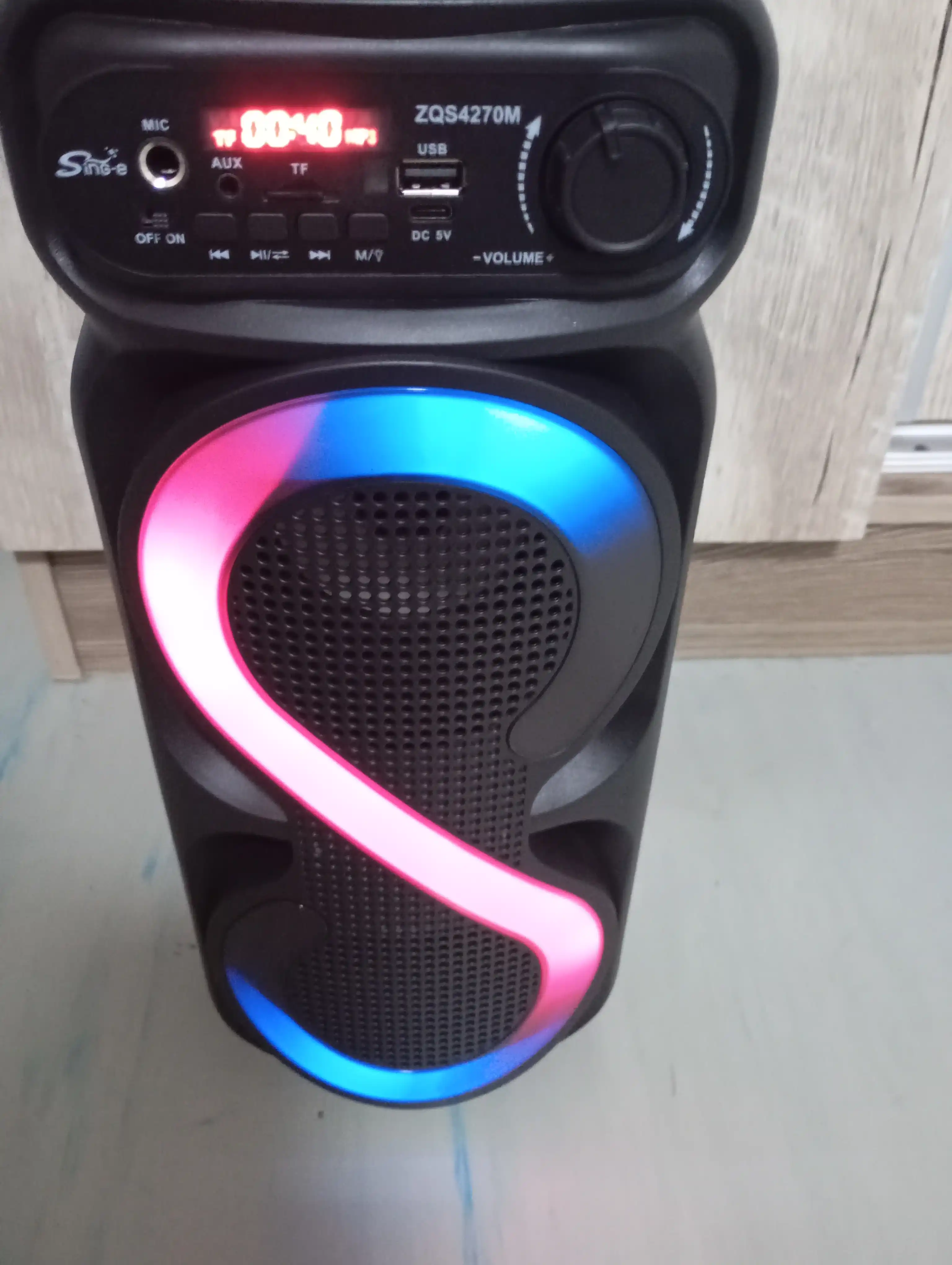 ZQS 4290. 4270.6227.6223 mikrofonli portativ Bluetooth kolonka, yorqin LED chiroqlar bilan