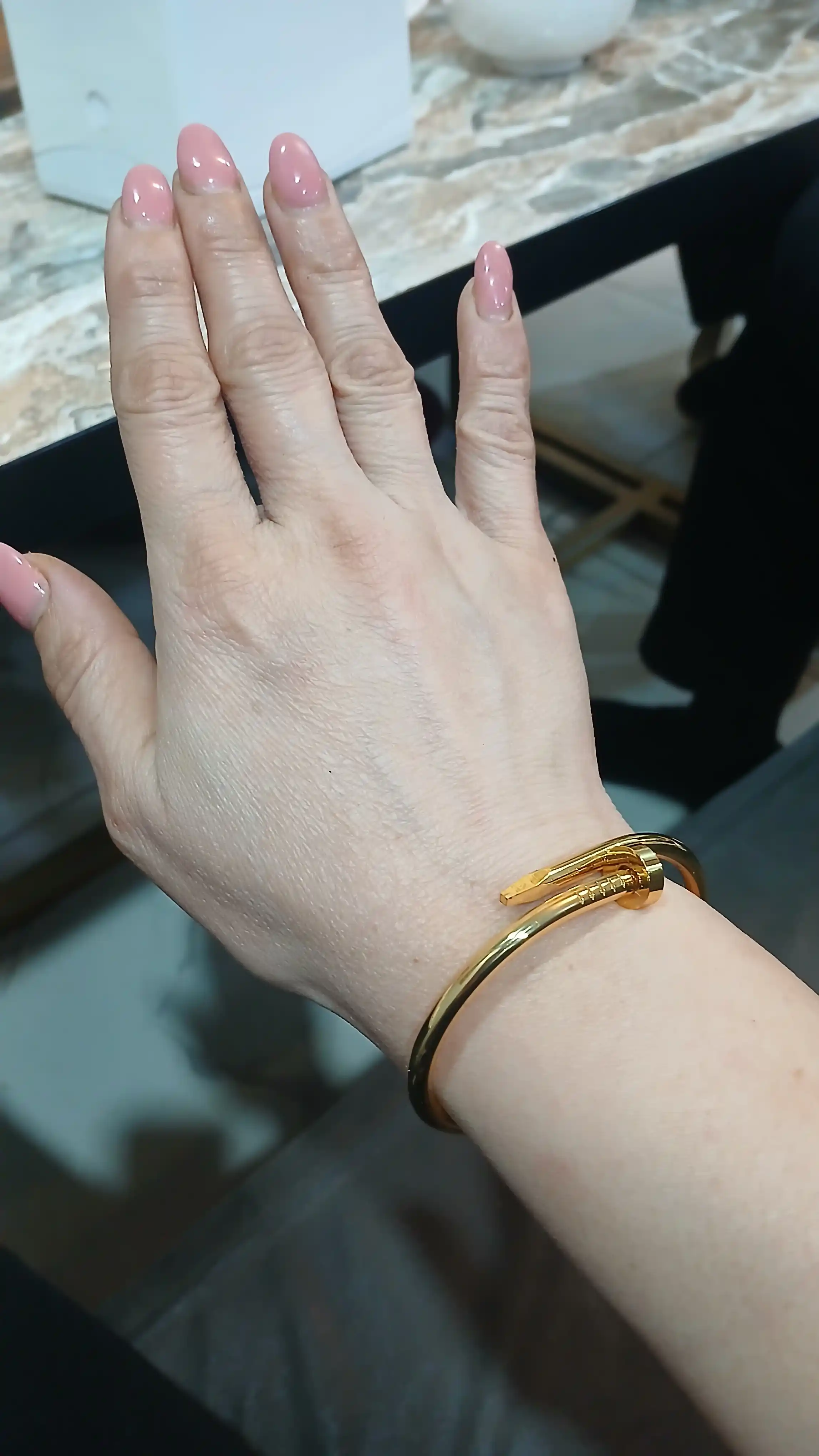 Nail Bracelet — ayollar uchun zamonaviy gvozdik shaklidagi bilakuzuk