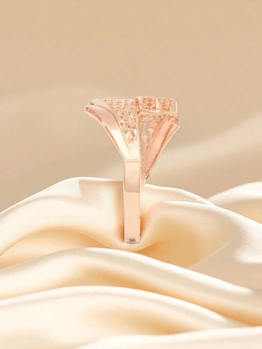 Tilla uzuk 585 probali, vazni 2,42 g, o'lcham 17–21