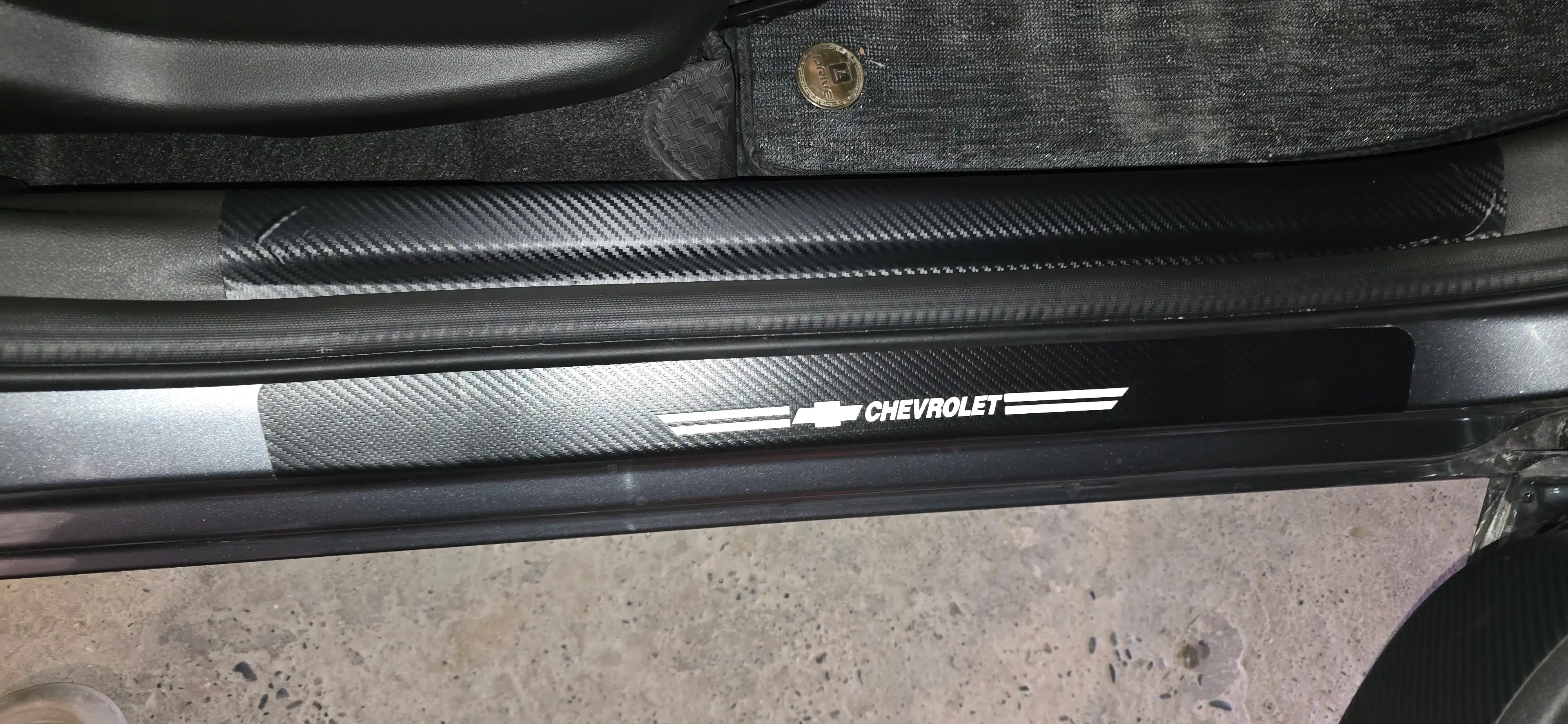 Накладки на пороги автомобиля, карбоновые, наклейки защитные Chevrolet