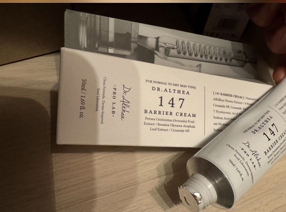 Seramidlar bilan tinchlantiruvchi to'siq kremi Dr. Althea 147 Barrier kremi, 50 ml