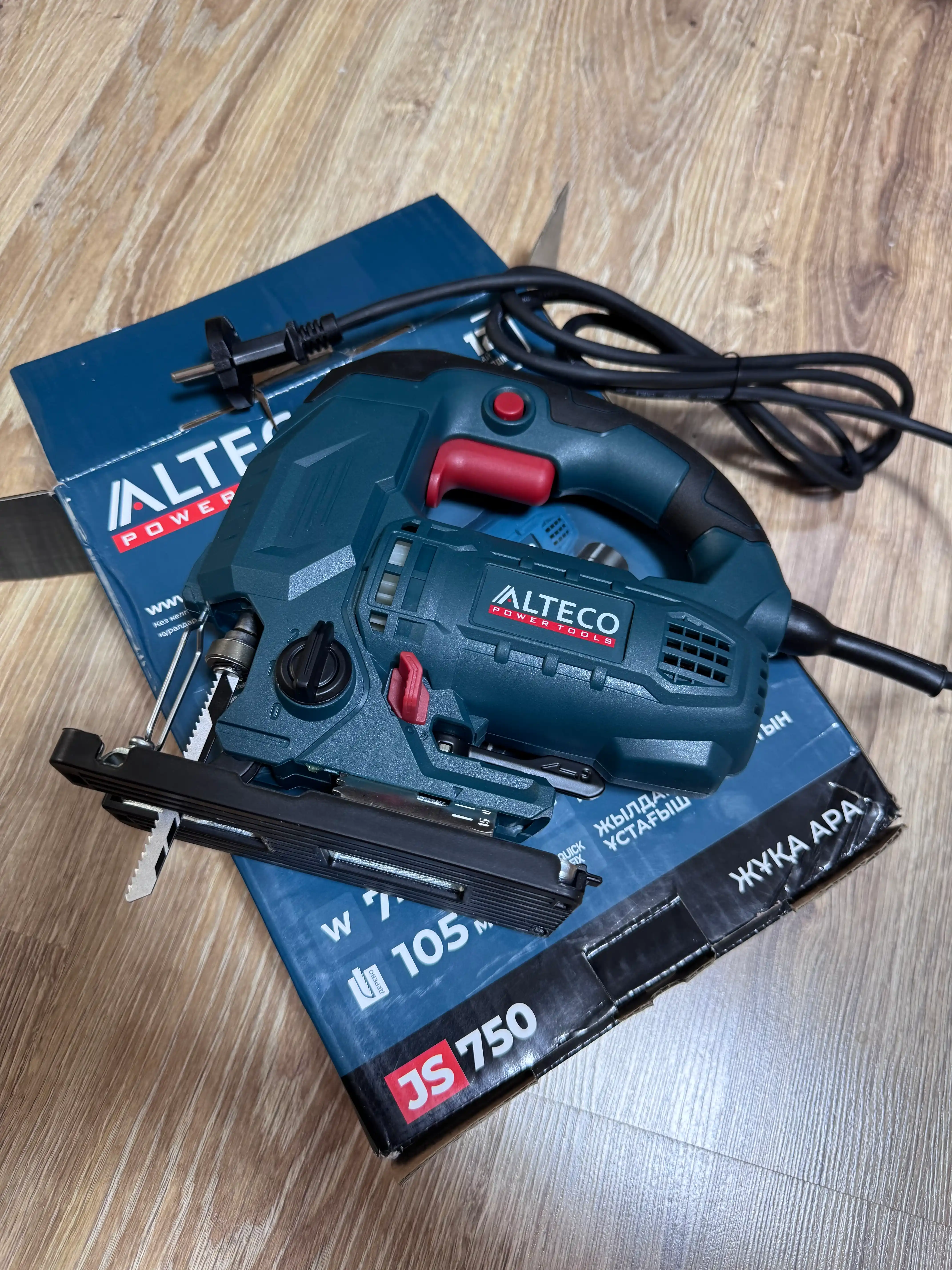Lobzik ko'rgan ALTECO JS 750