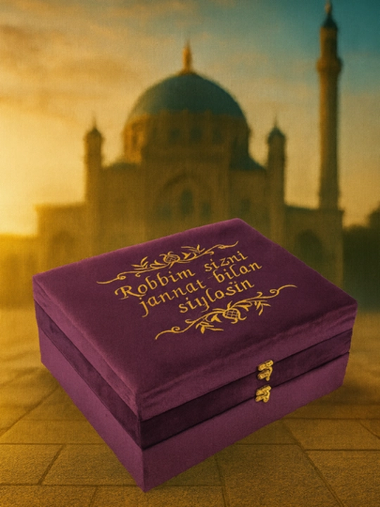 Ikki qavatli diniy to'plam, kitob, joynamoz, tasbeh sovg'a qutisida