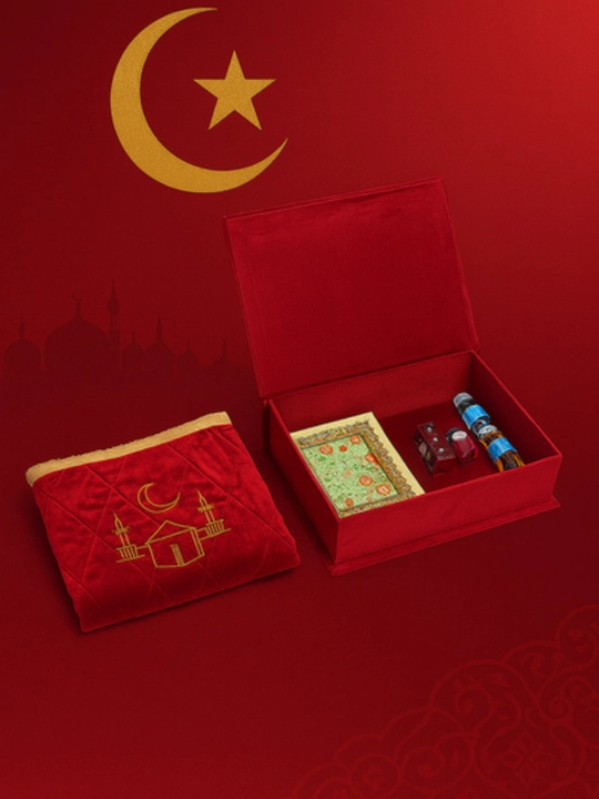 Diniy to'plam ibodat uchun, kitob, joynamoz, tasbeh, misvak, mushkambar, sovg'a qutisida - 