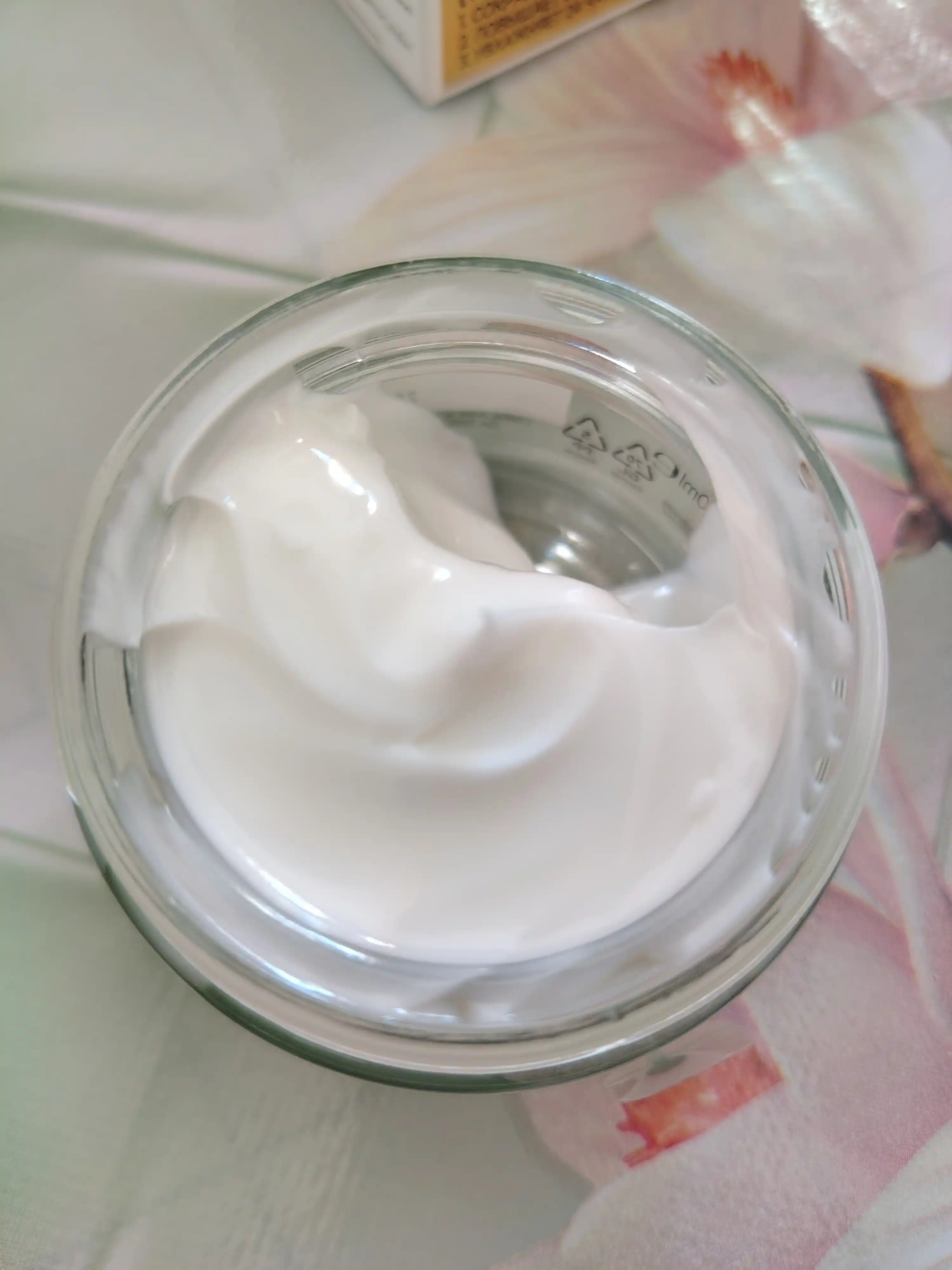 Yuz uchun krem L'Oreal Paris Yosh mutaxassisi, ajinlarga qarshi 35+, kunduzgi, 50 ml