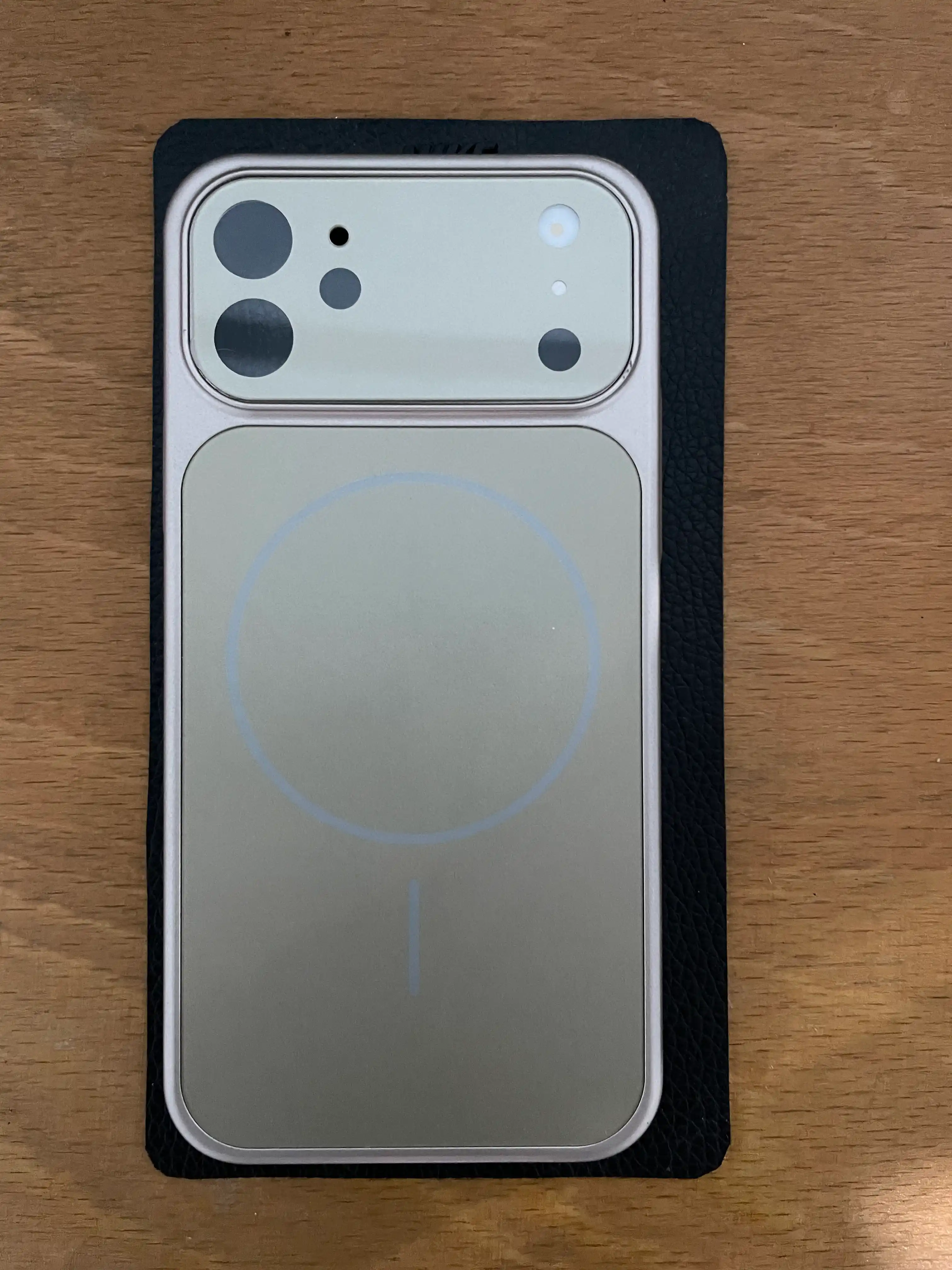 Chexol iPhone 11, 12, 13, 14, 15, 16 Pro / Pro Max uchun - iPhone 17 uslubida
