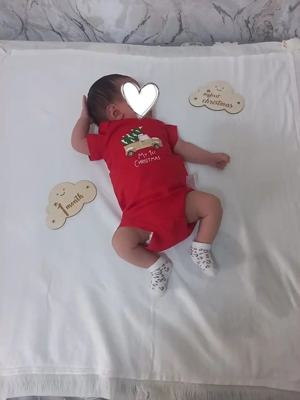Oylar bo'yicha yangi tug'ilgan chaqaloqlarning fotosessiyalari uchun kartalar